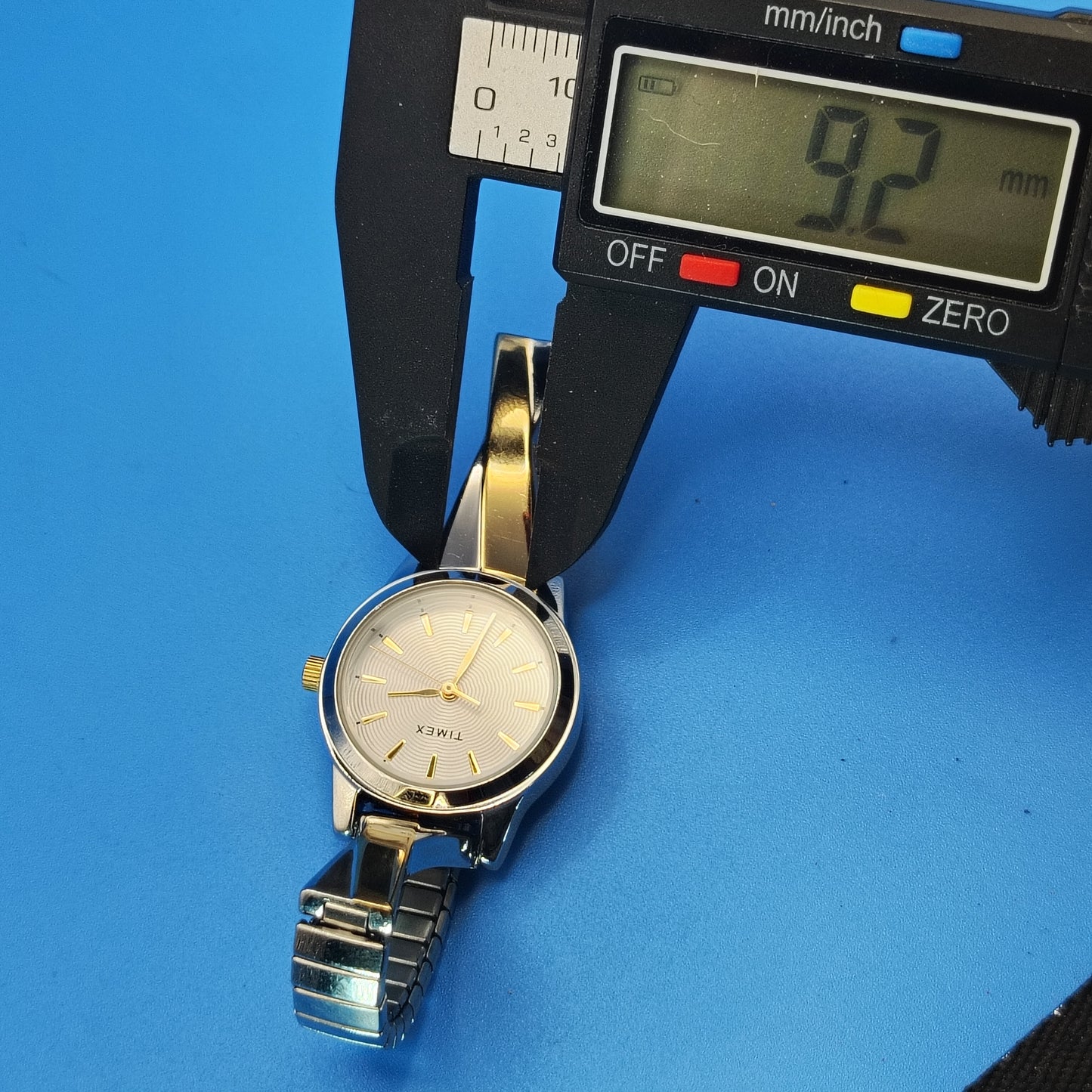 Vintage Timex 24mm Two Tone Women's Quartz Watch Stretch Bracelet Near MINT