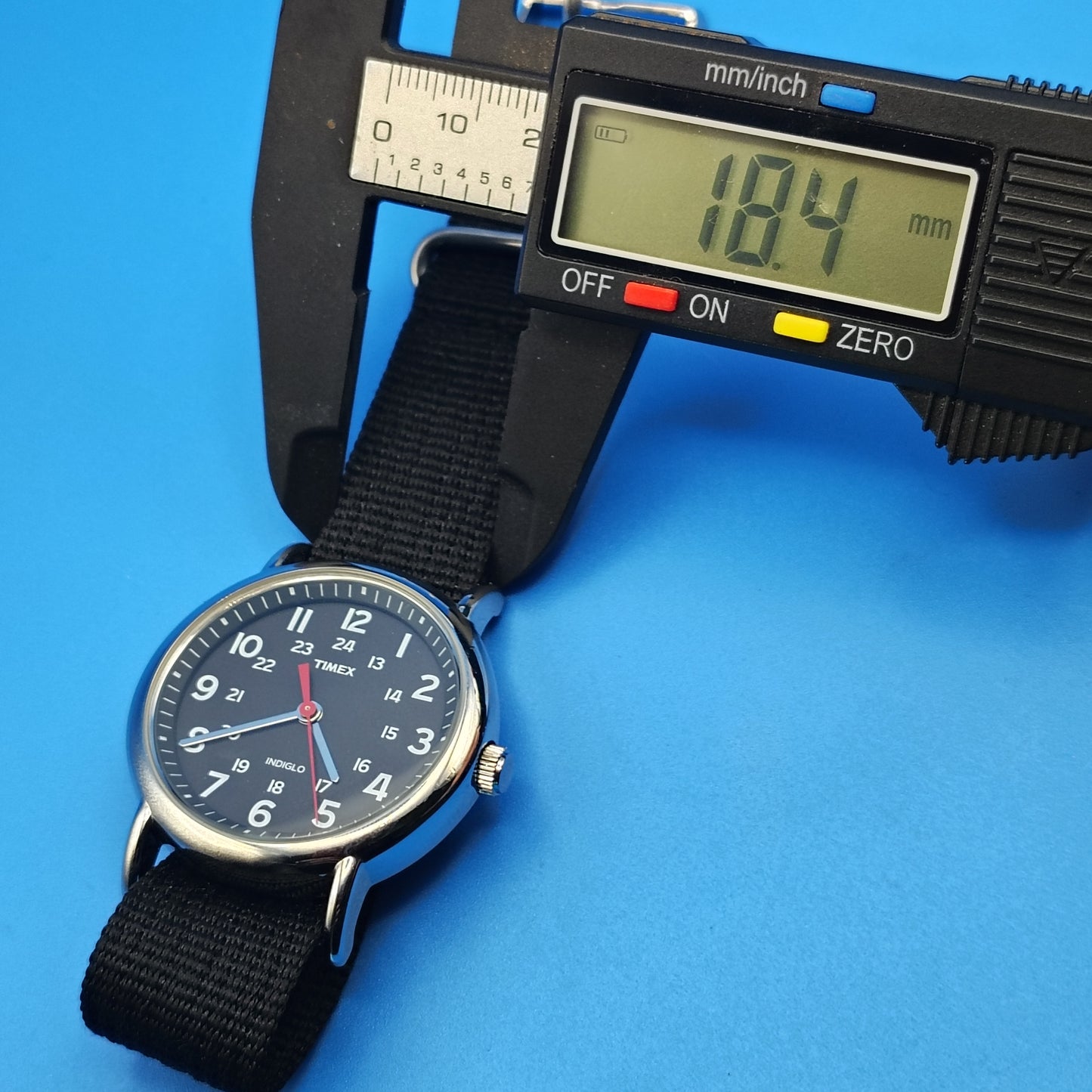 Vintage 1998 Timex Indiglo 38mm Mens Quartz Watch Black Dial Black Chpt Ring With Nato Strap