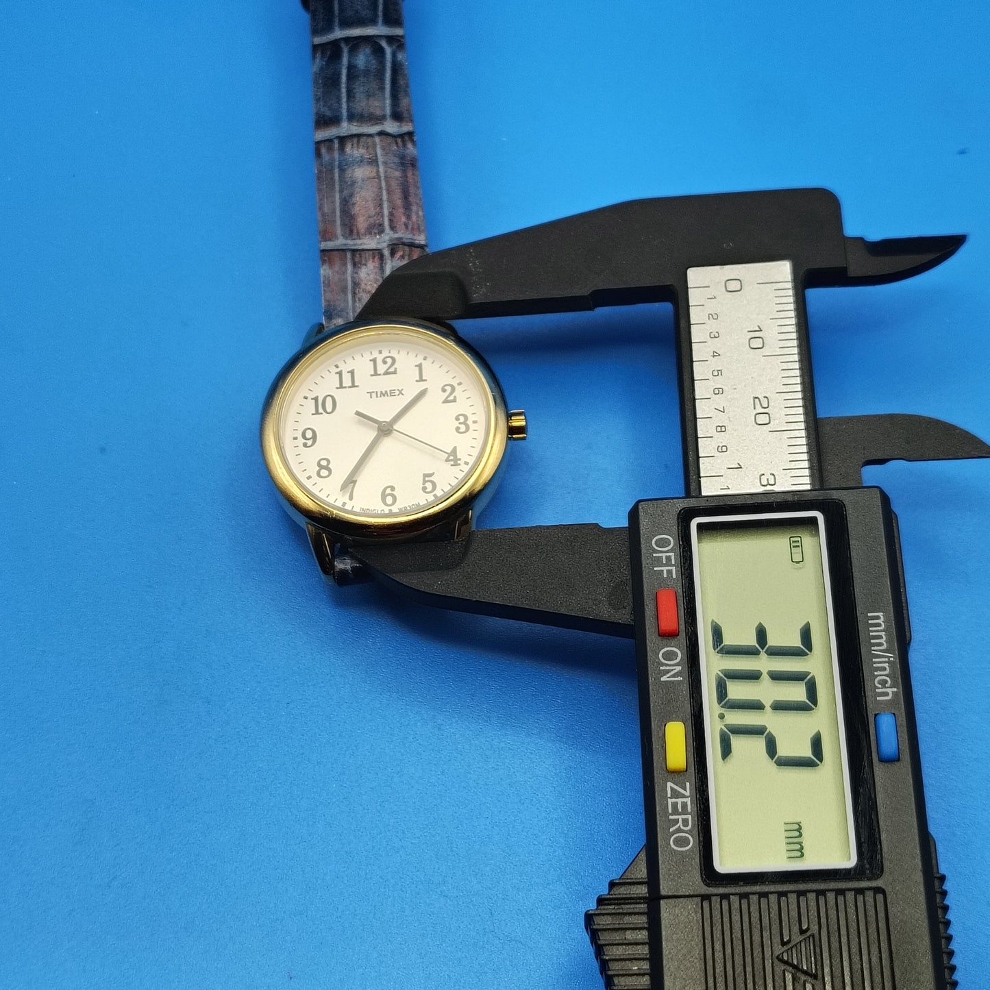 Vintage 1990's Timex Indiglo 30mm Women's Quartz Watch Genuine Leather Strap