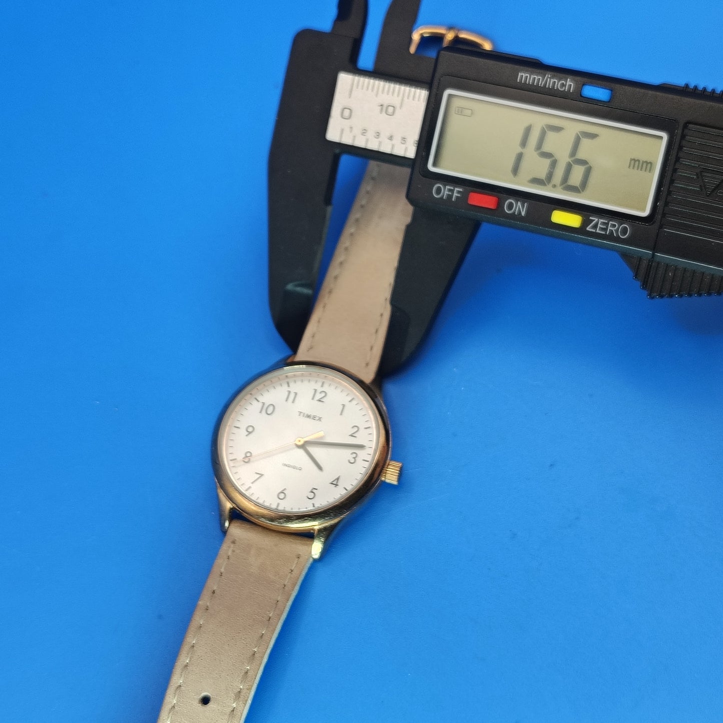 Vintage 1996 Timex Indiglo 33mm Women's Quartz Watch Leather Strap Size 4-7.5