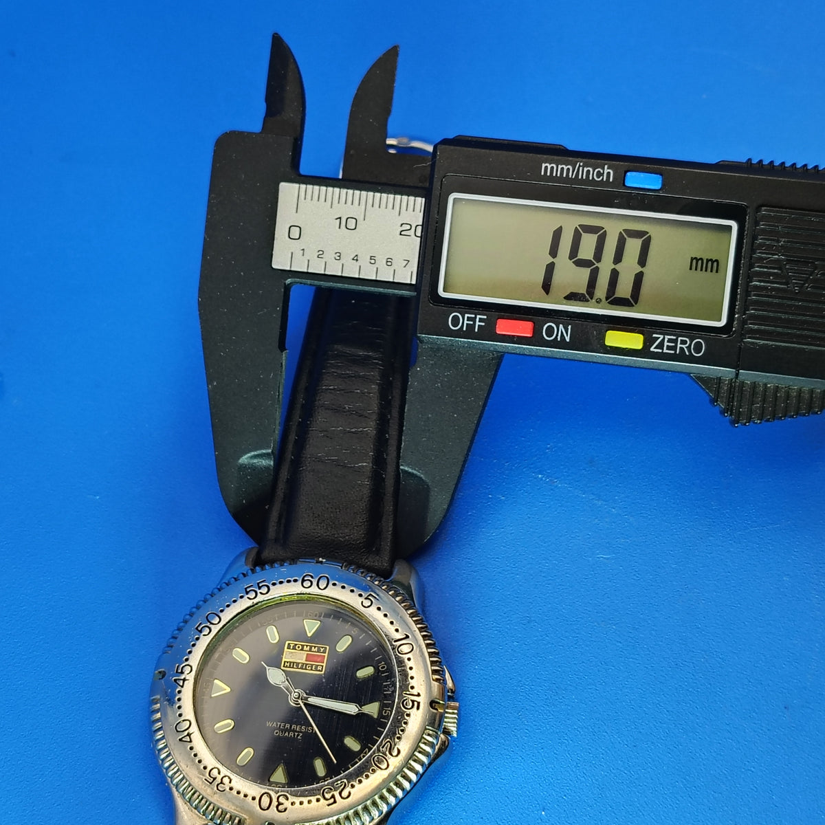 Vintage 2006 Tommy Hilfiger 1500 Professional 40mm Mens Quartz Designer Fashion Watch Restored Clearance
