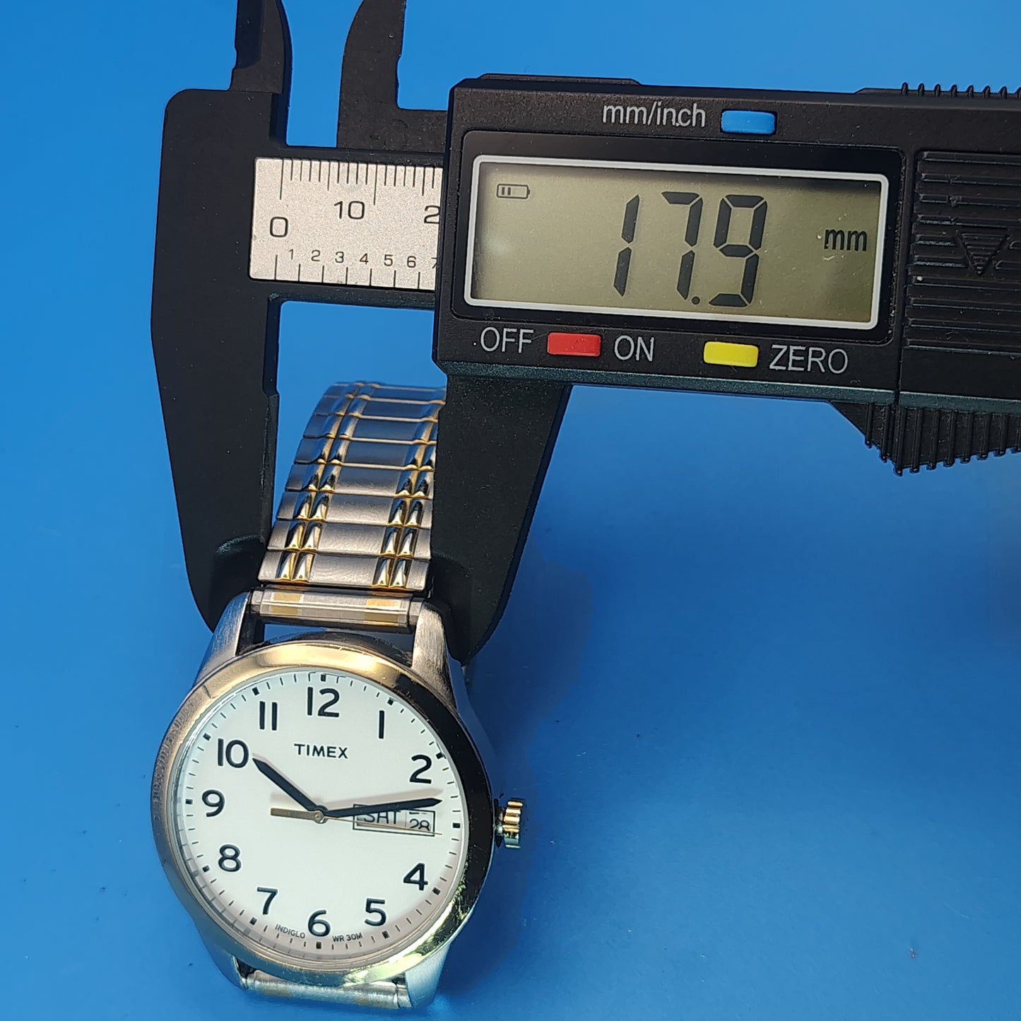Vintage 2014 Timex Indiglo Day-Date 35mm Mens Quartz Two Tone Dress Watch