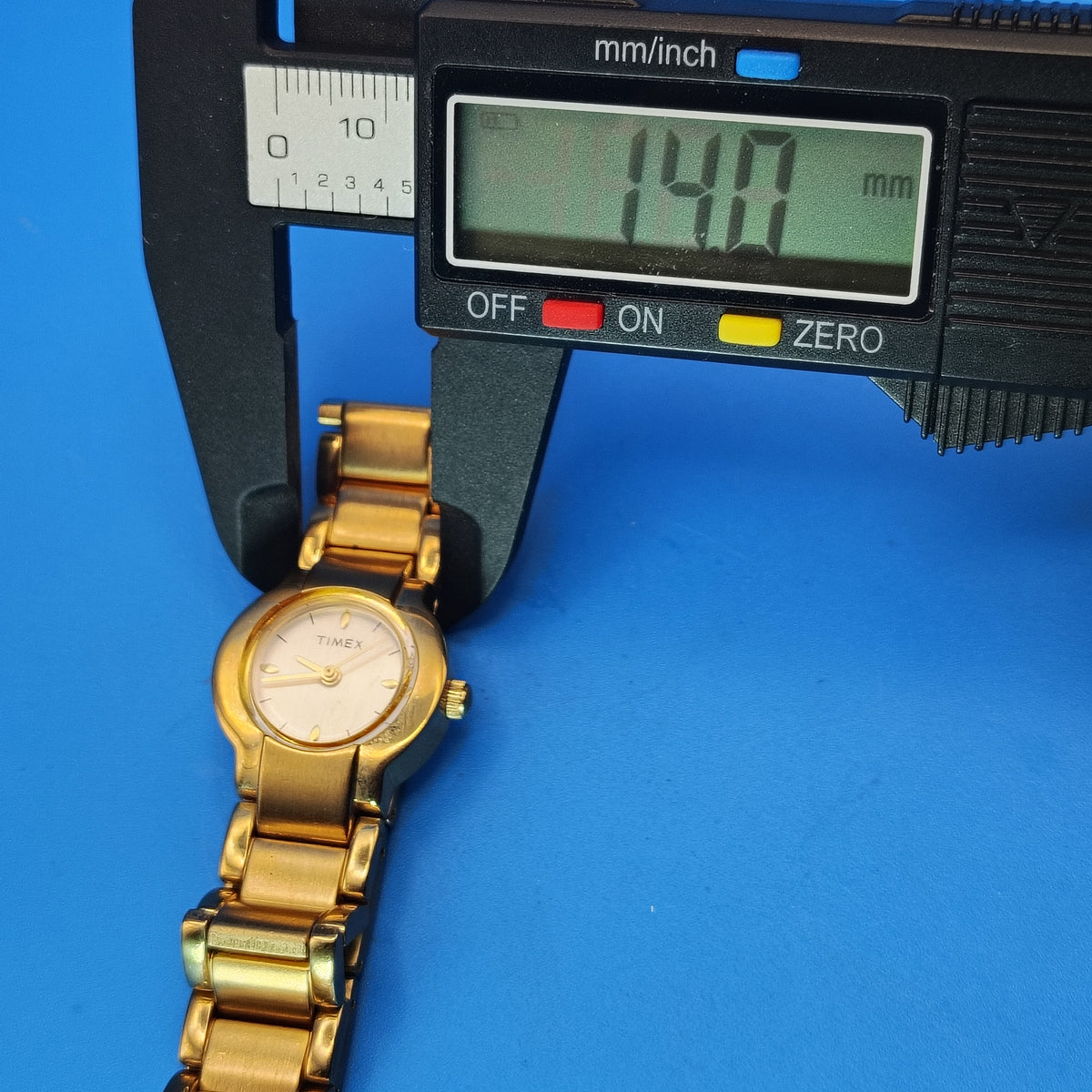 Vintage 1992 Timex 30mm Integrated Bracelet Women's Quartz Watch Size 6.25