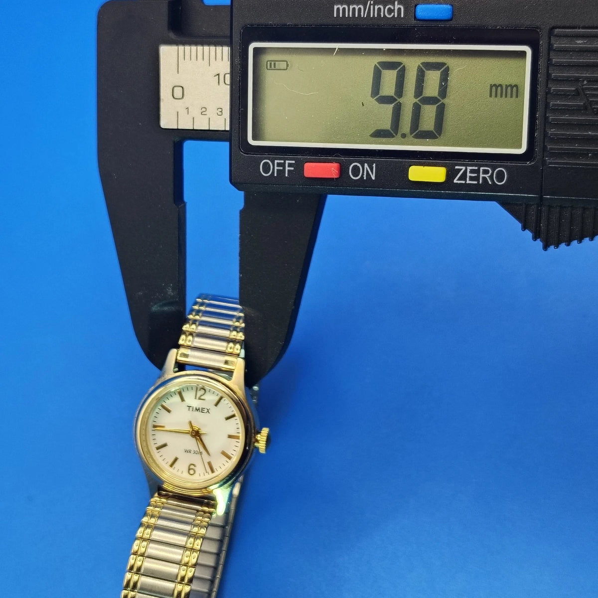 Vintage 2004 Timex 19mm Women's Two Tone Quartz Cocktail Watch Stretch Bracelet