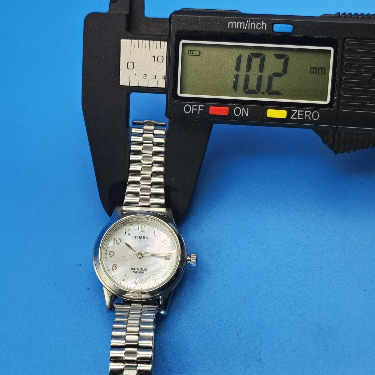 Vintage 2009 Timex Easy Reader Date Genuine Mother of Pearl Women's Quartz Watch