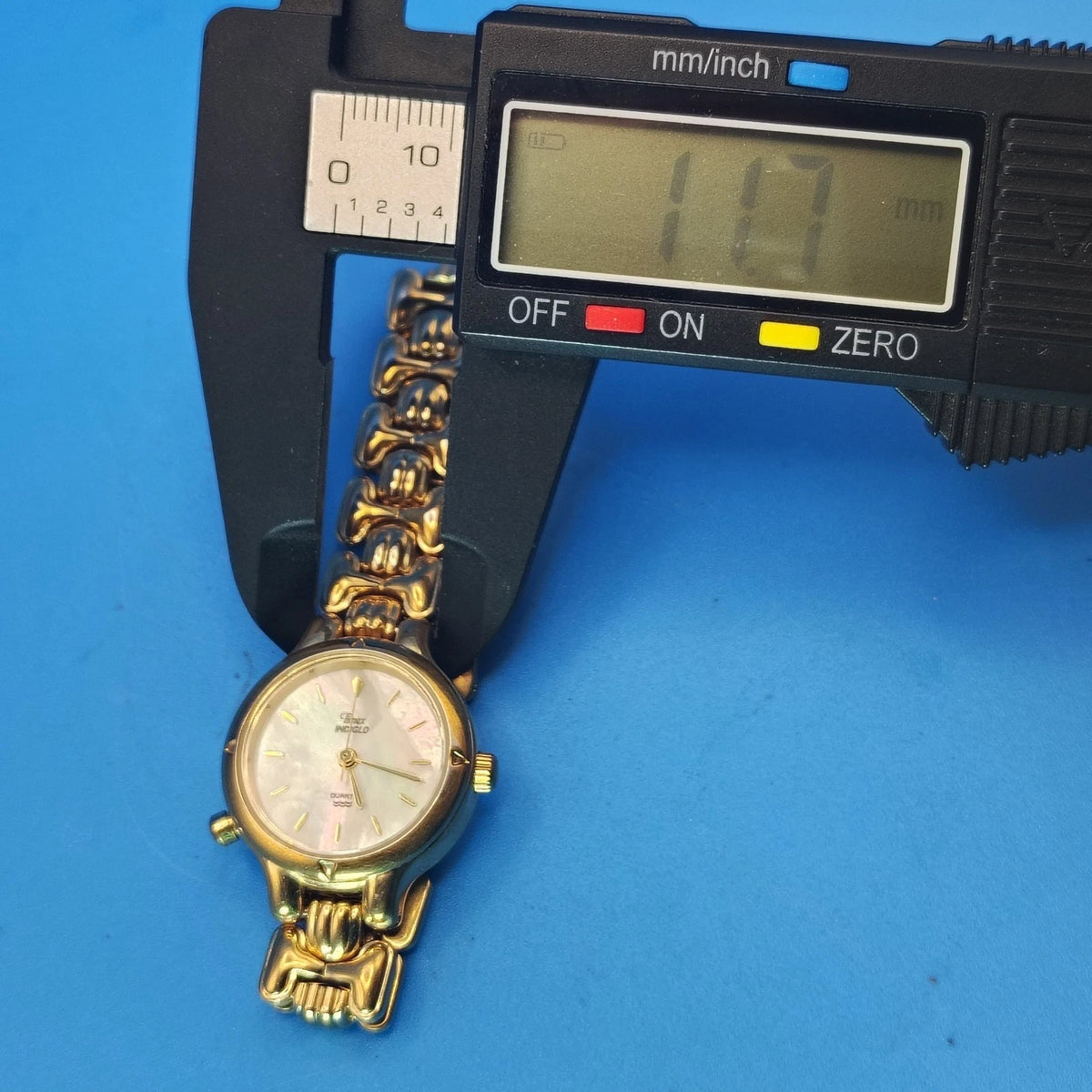 Vintage 1993 Timex Indiglo Mother of Pearl 27mm Women's Quartz Watch Size 5.5