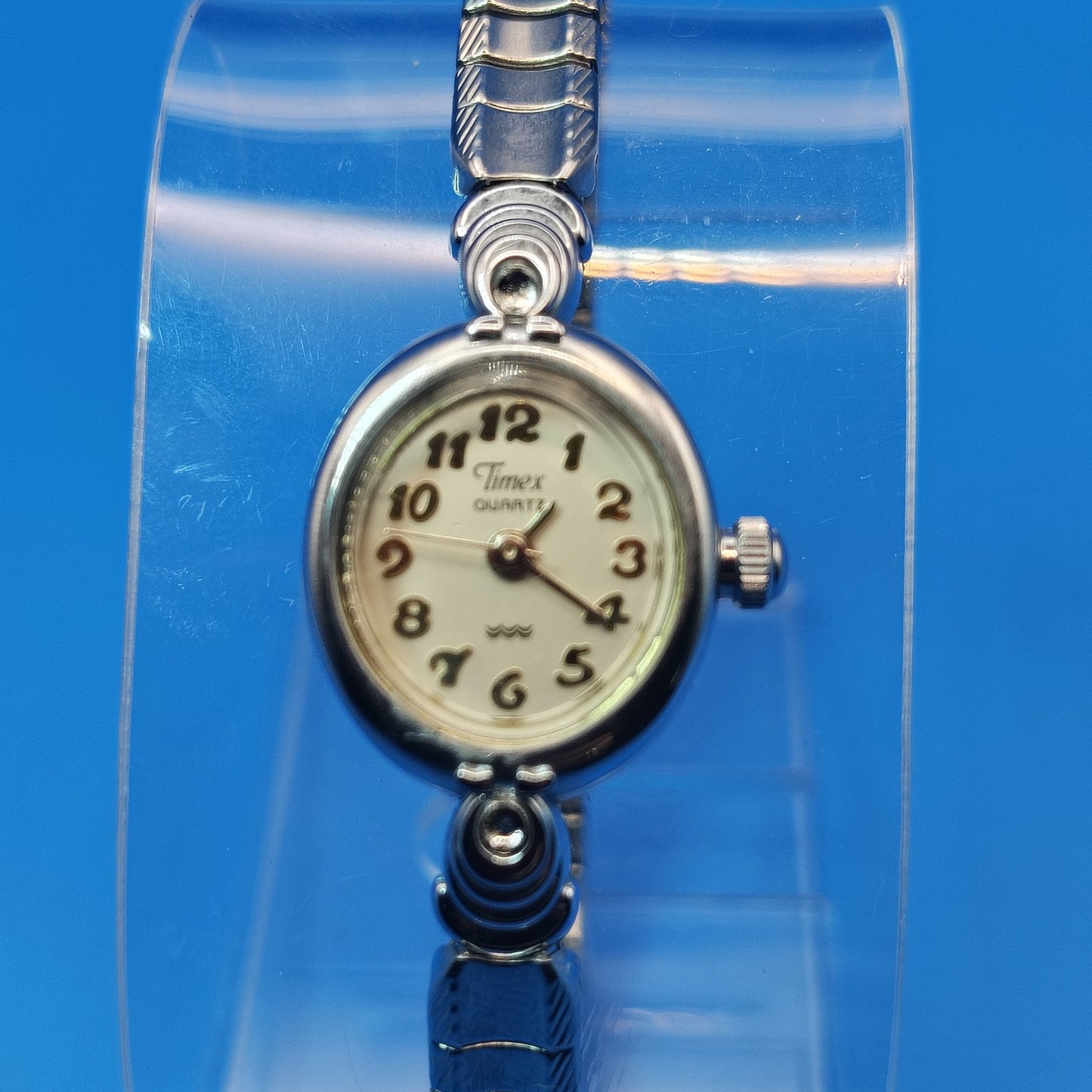 Vintage 1975 Timex 29mm Women's Quartz Cocktail Watch Stretch Bracelet Restored