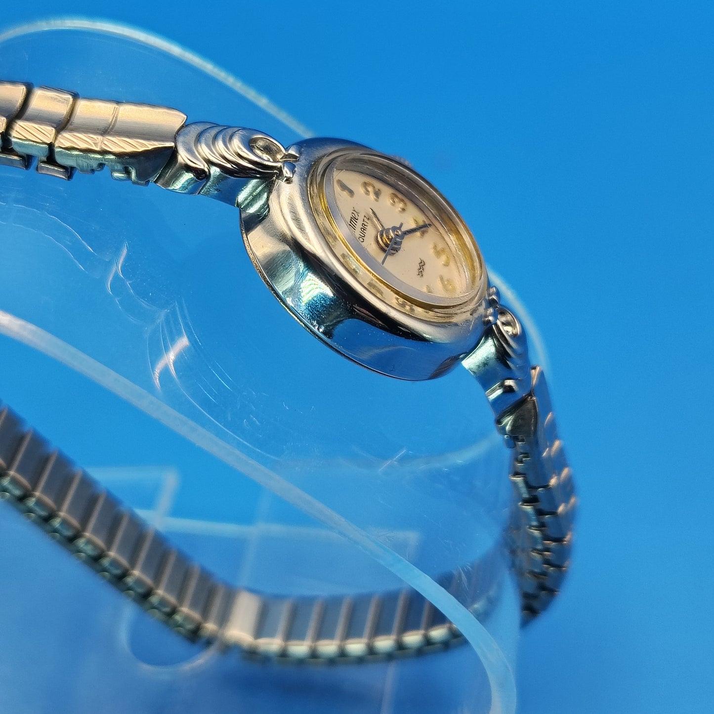 Vintage 1975 Timex 29mm Women's Quartz Cocktail Watch Stretch Bracelet Restored