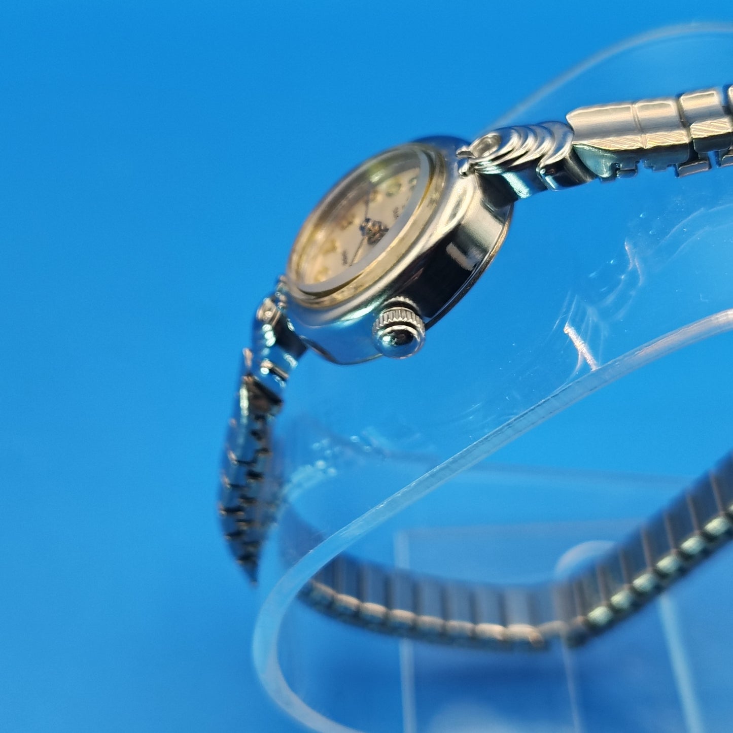 Vintage 1975 Timex 29mm Women's Quartz Cocktail Watch Stretch Bracelet Restored