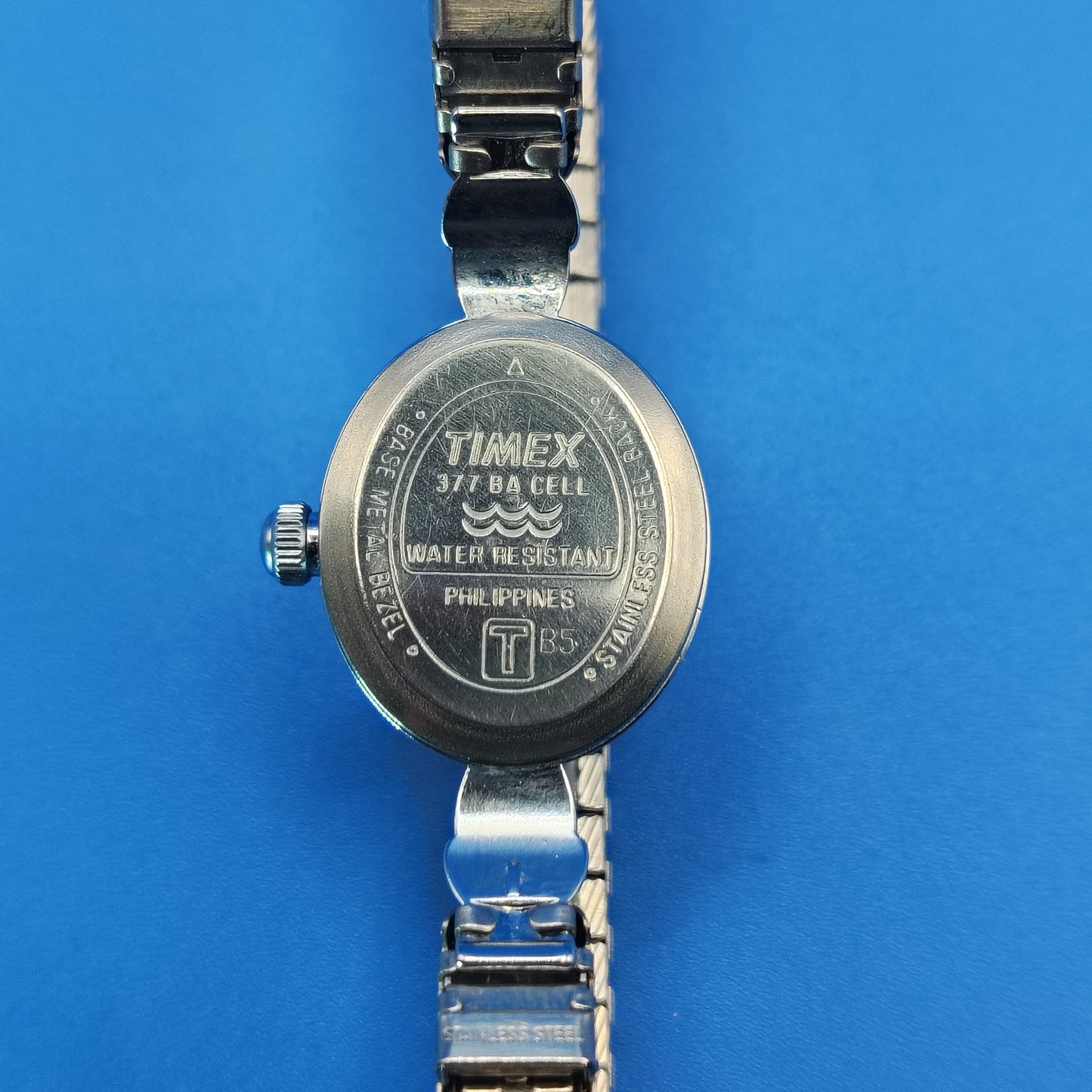 Vintage 1975 Timex 29mm Women's Quartz Cocktail Watch Stretch Bracelet Restored