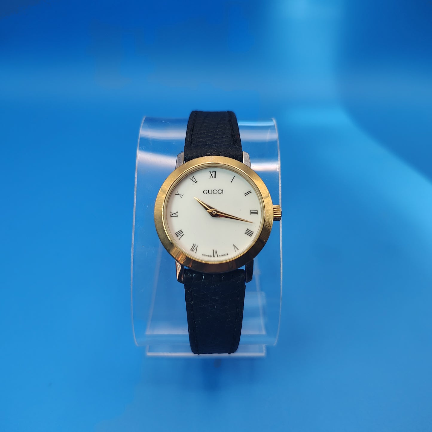 Vintage 1996 Authentic Gucci 2200L Swiss 25mm Women's Quartz Luxury Watch With Certificate of Authenticity