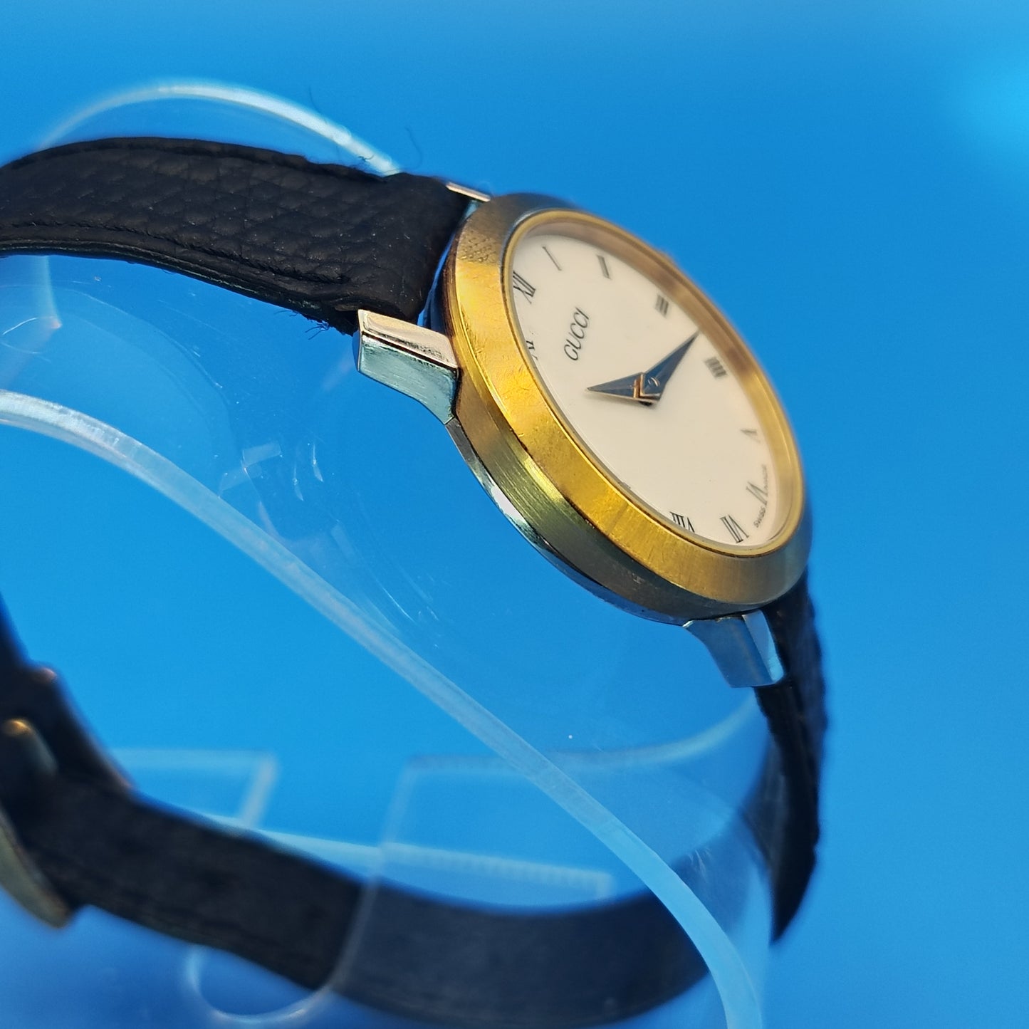 Vintage 1996 Authentic Gucci 2200L Swiss 25mm Women's Quartz Luxury Watch With Certificate of Authenticity