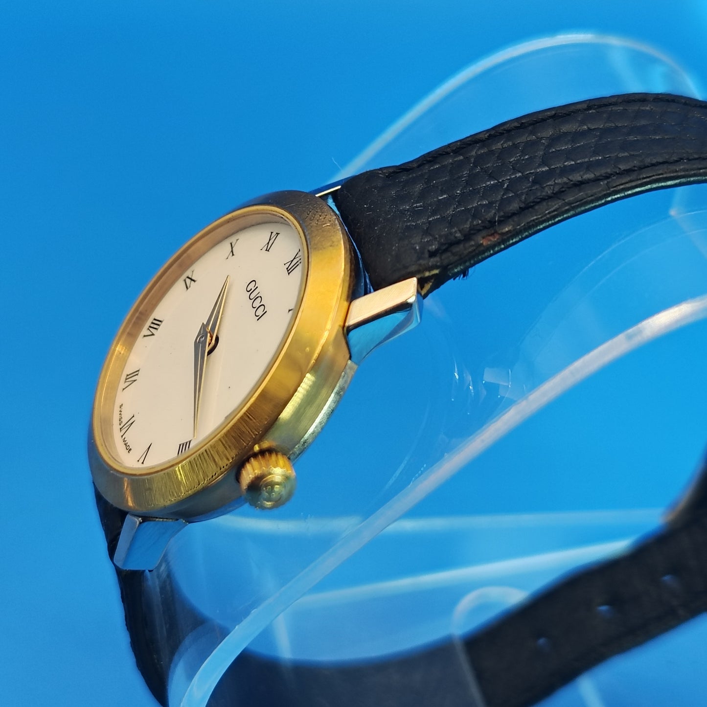 Vintage 1996 Authentic Gucci 2200L Swiss 25mm Women's Quartz Luxury Watch With Certificate of Authenticity