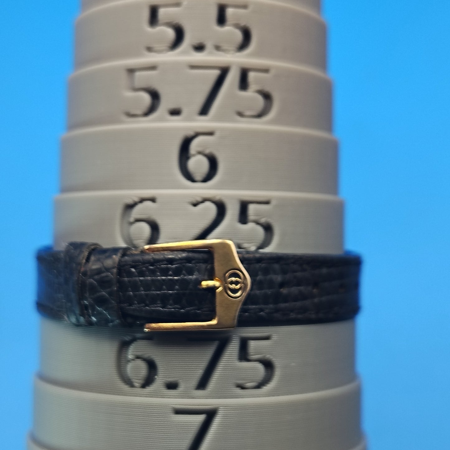 Vintage 1996 Authentic Gucci 2200L Swiss 25mm Women's Quartz Luxury Watch With Certificate of Authenticity