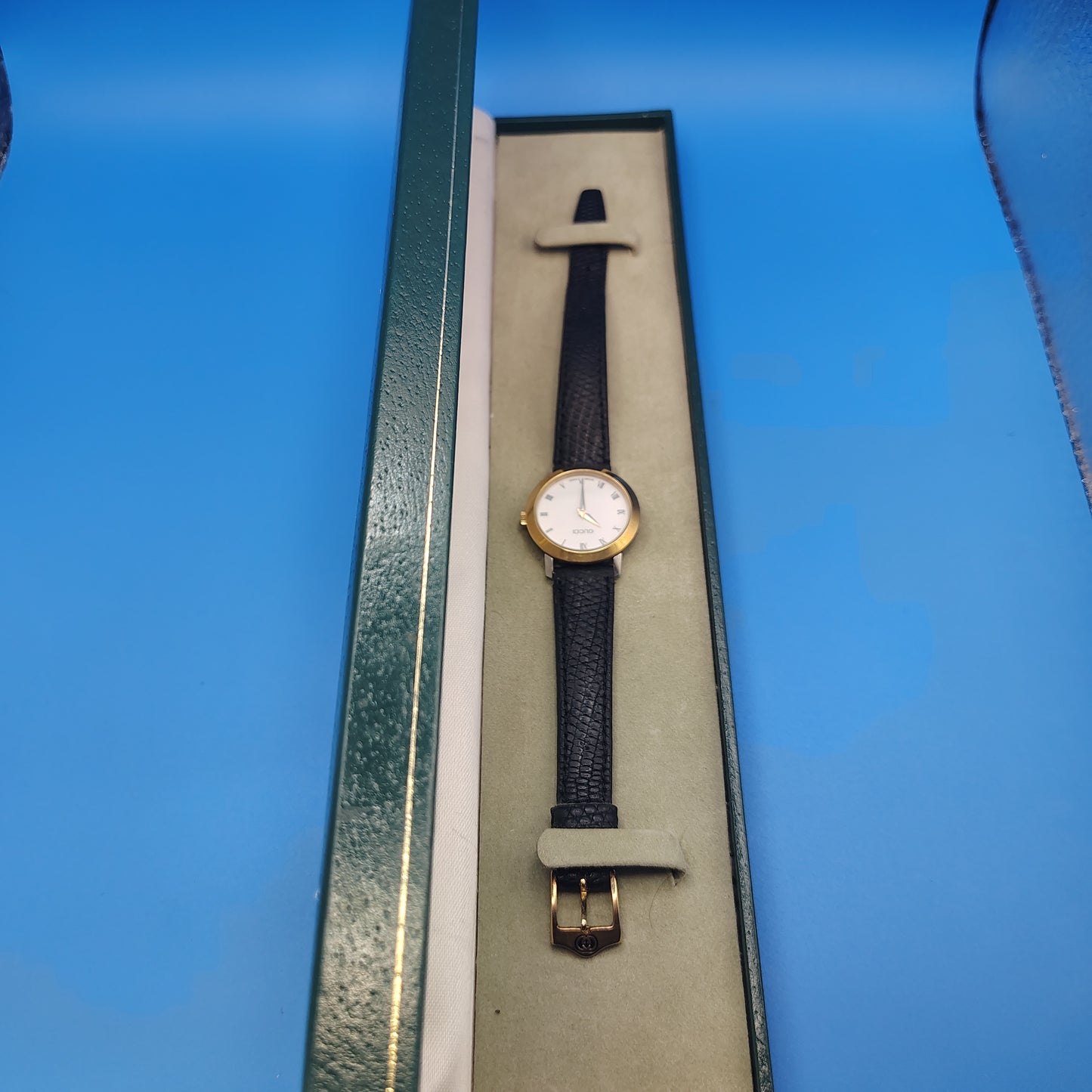 Vintage 1996 Authentic Gucci 2200L Swiss 25mm Women's Quartz Luxury Watch With Certificate of Authenticity