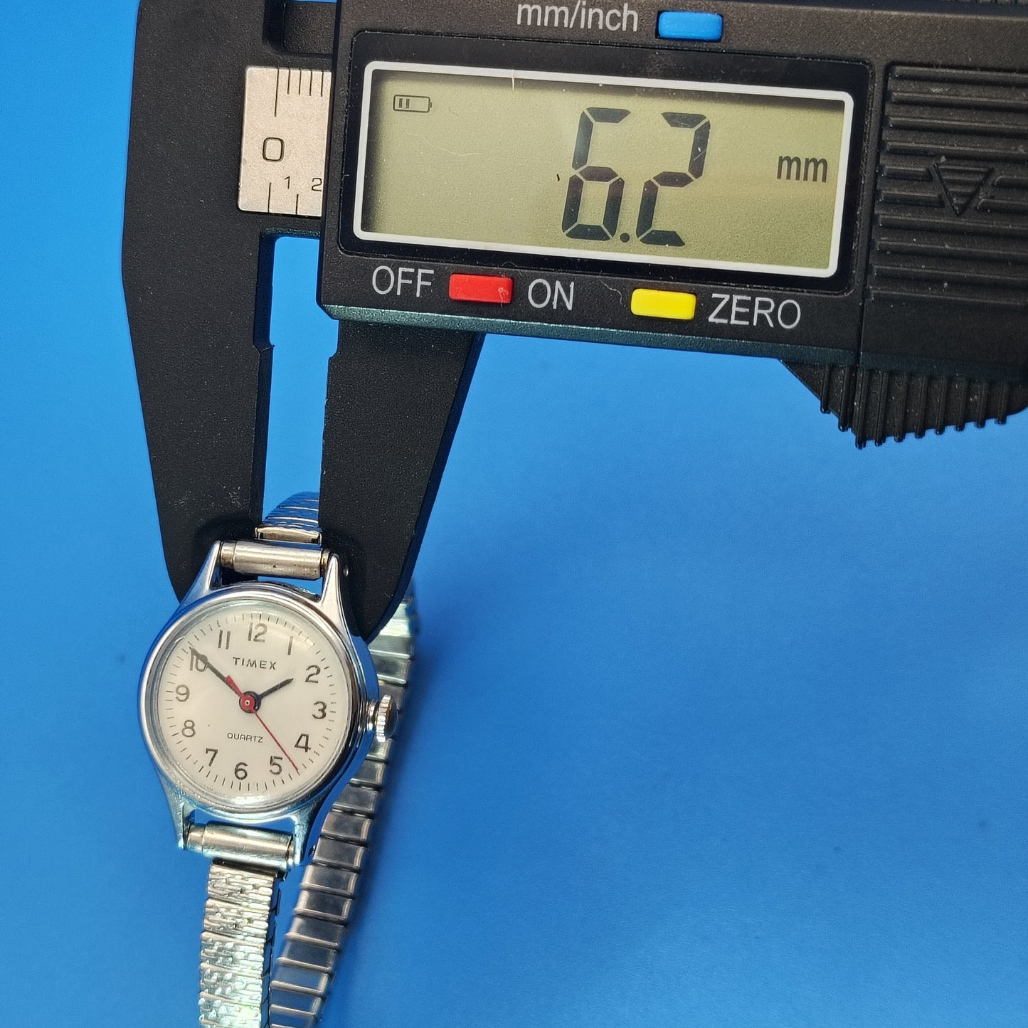 Vintage 1975 Timex 20mm Women's Quartz Cocktail Watch Stretch Bracelet New Battery