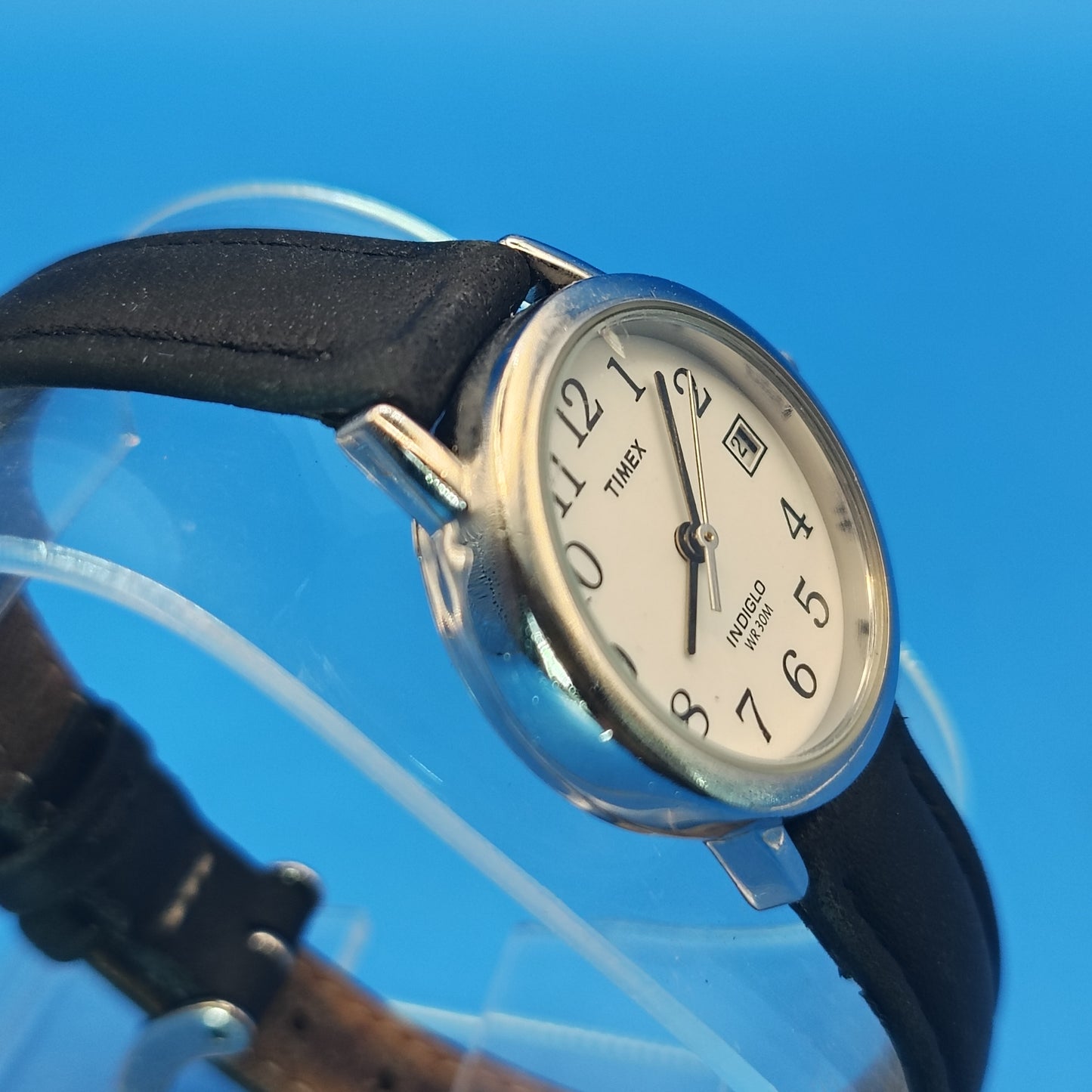 Vintage 1997 Timex 25mm Women's Quartz Watch Leather Band (Indiglo Not Working)