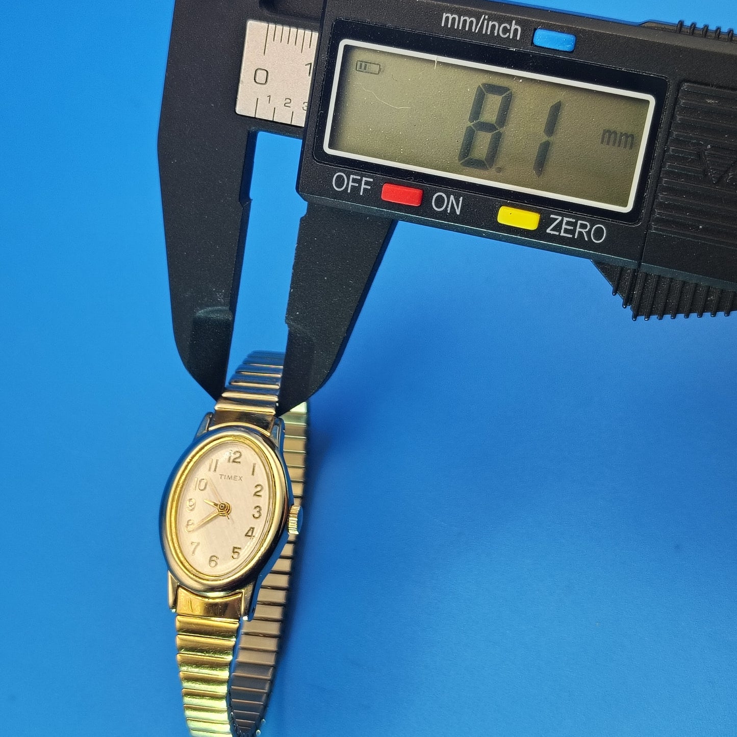 Vintage 1989 Timex Oval 24mm Women's Quartz Cocktail Watch Stretch Bracelet