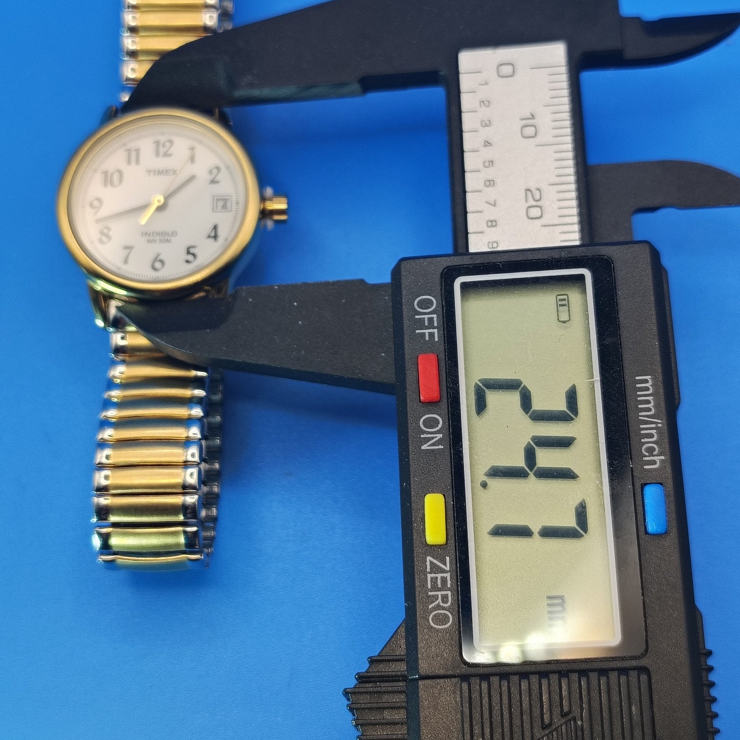 Vintage 2005 Timex Indiglo Date 25mm Women's Quartz Two Tone Watch Stretch Band