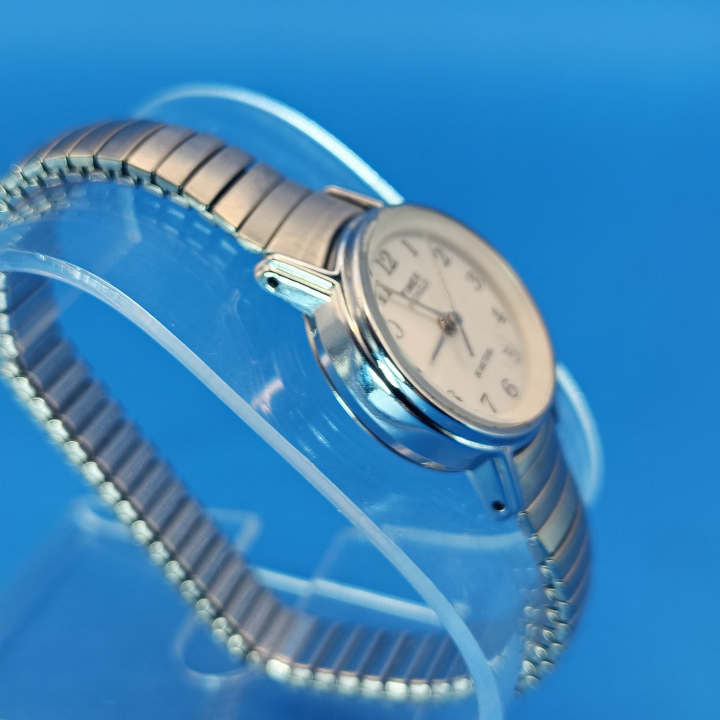 Vintage 1993 Timex Indiglo 23mm Women's Quartz Watch Stretch Bracelet