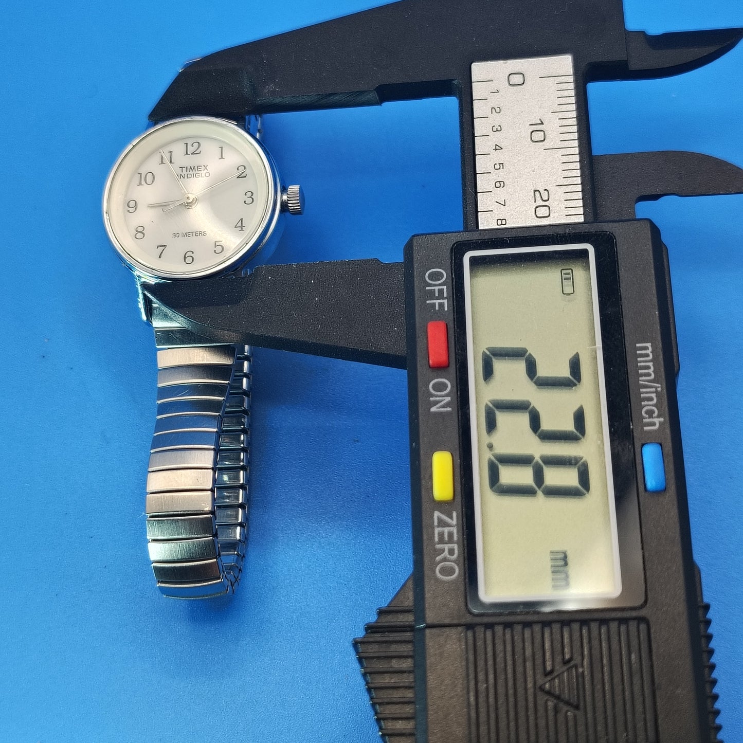 Vintage 1993 Timex Indiglo 23mm Women's Quartz Watch Stretch Bracelet