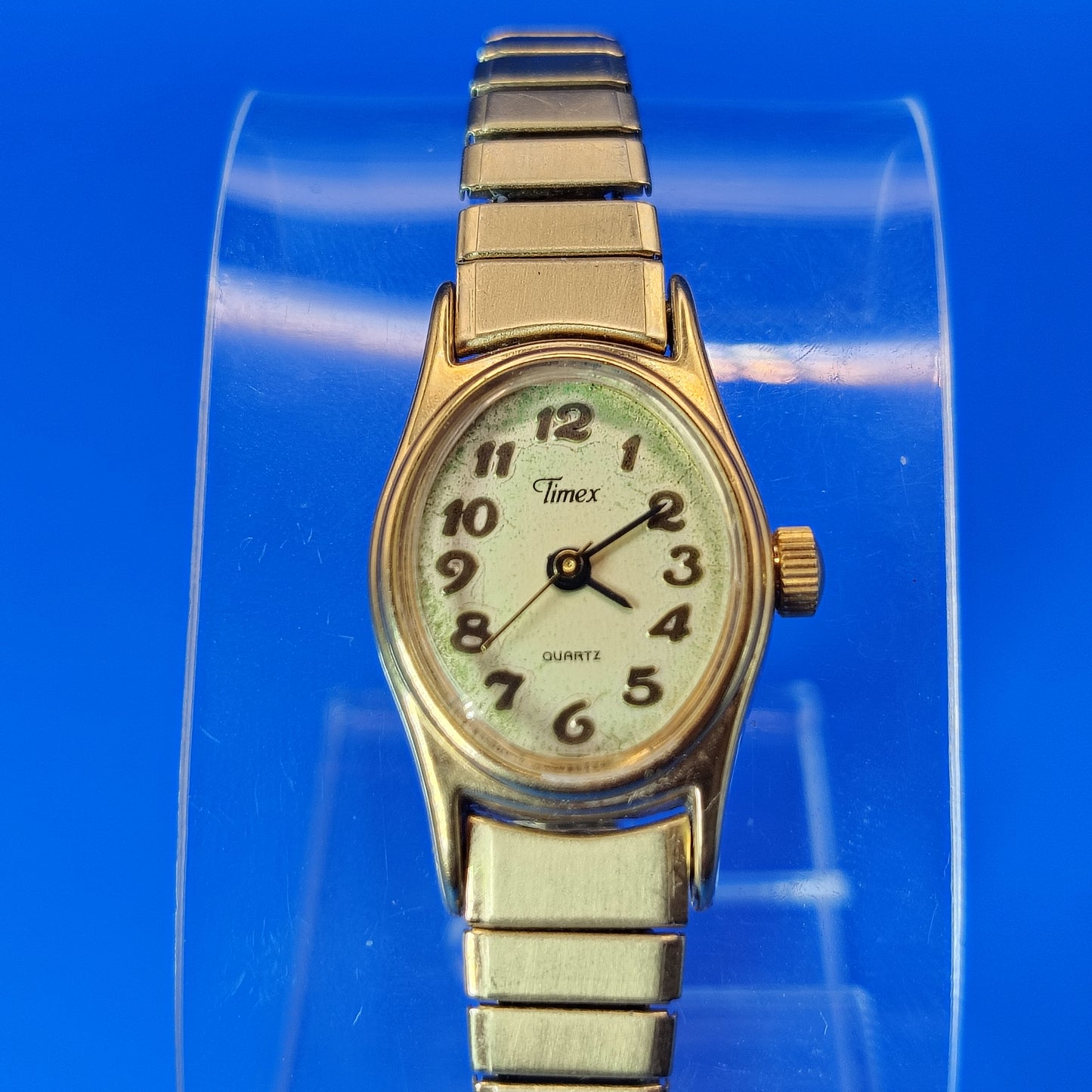 Vintage 1976 Timex Oval 20mm Women's Quartz Watch Stretch Bracelet Fits all wrist Size up to 8