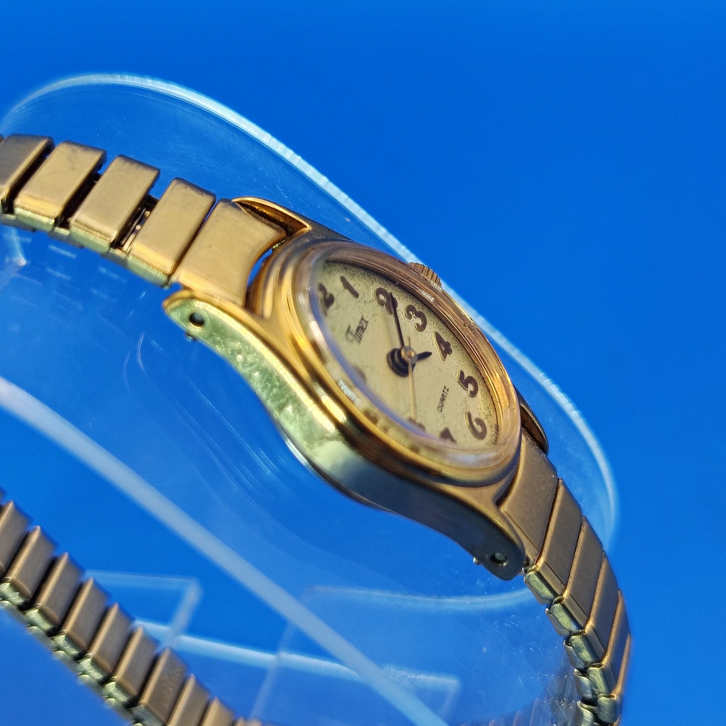 Vintage 1976 Timex Oval 20mm Women's Quartz Watch Stretch Bracelet Fits all wrist Size up to 8