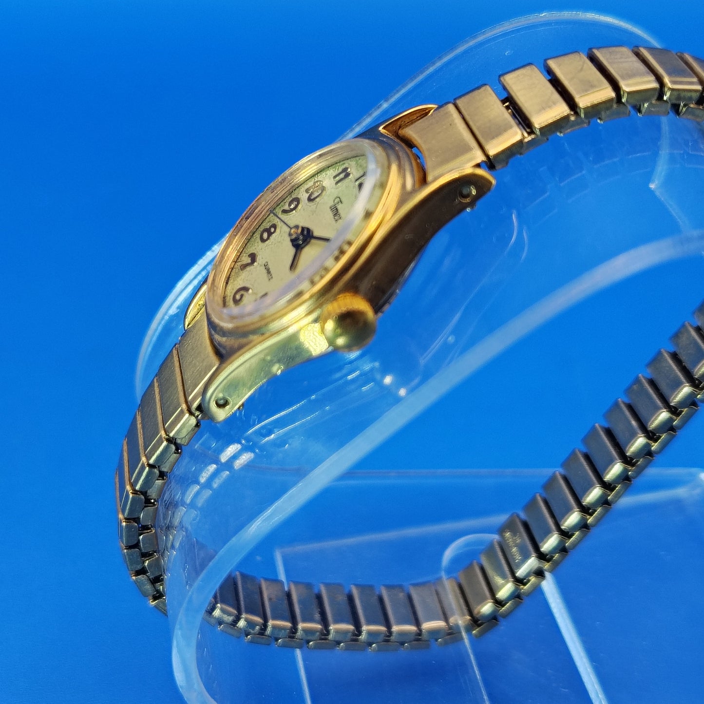 Vintage 1976 Timex Oval 20mm Women's Quartz Watch Stretch Bracelet Fits all wrist Size up to 8