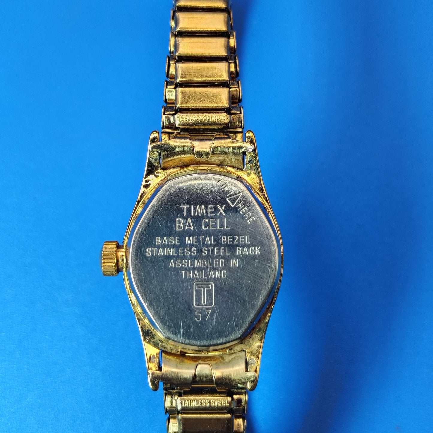 Vintage 1976 Timex Oval 20mm Women's Quartz Watch Stretch Bracelet Fits all wrist Size up to 8