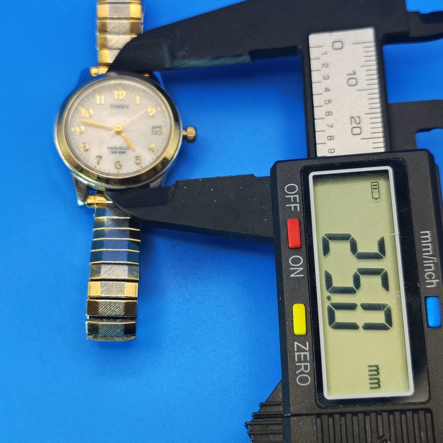 Vintage 1990's Timex Indiglo 25mm Women's Quartz Watch Fits Size 8.75 And Below