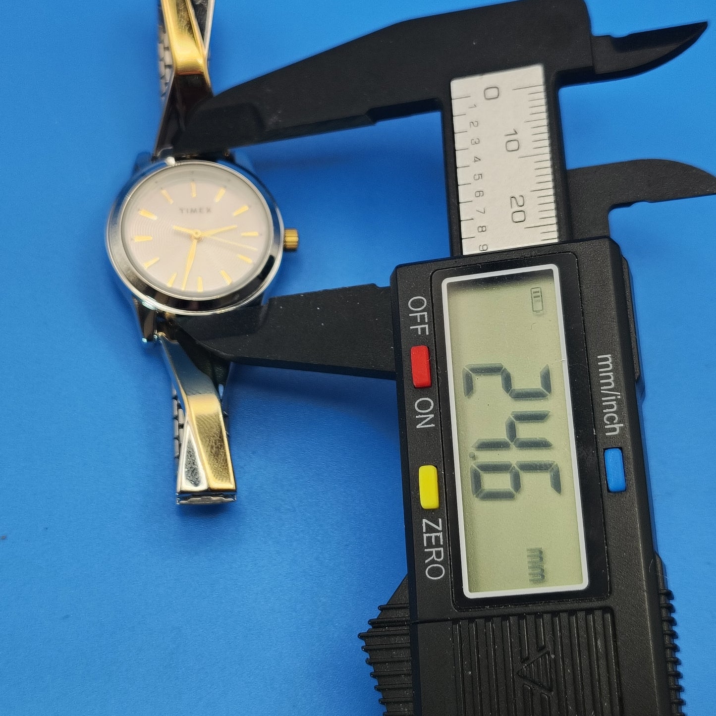 Vintage Timex 24mm Two Tone Women's Quartz Watch Stretch Bracelet Near MINT