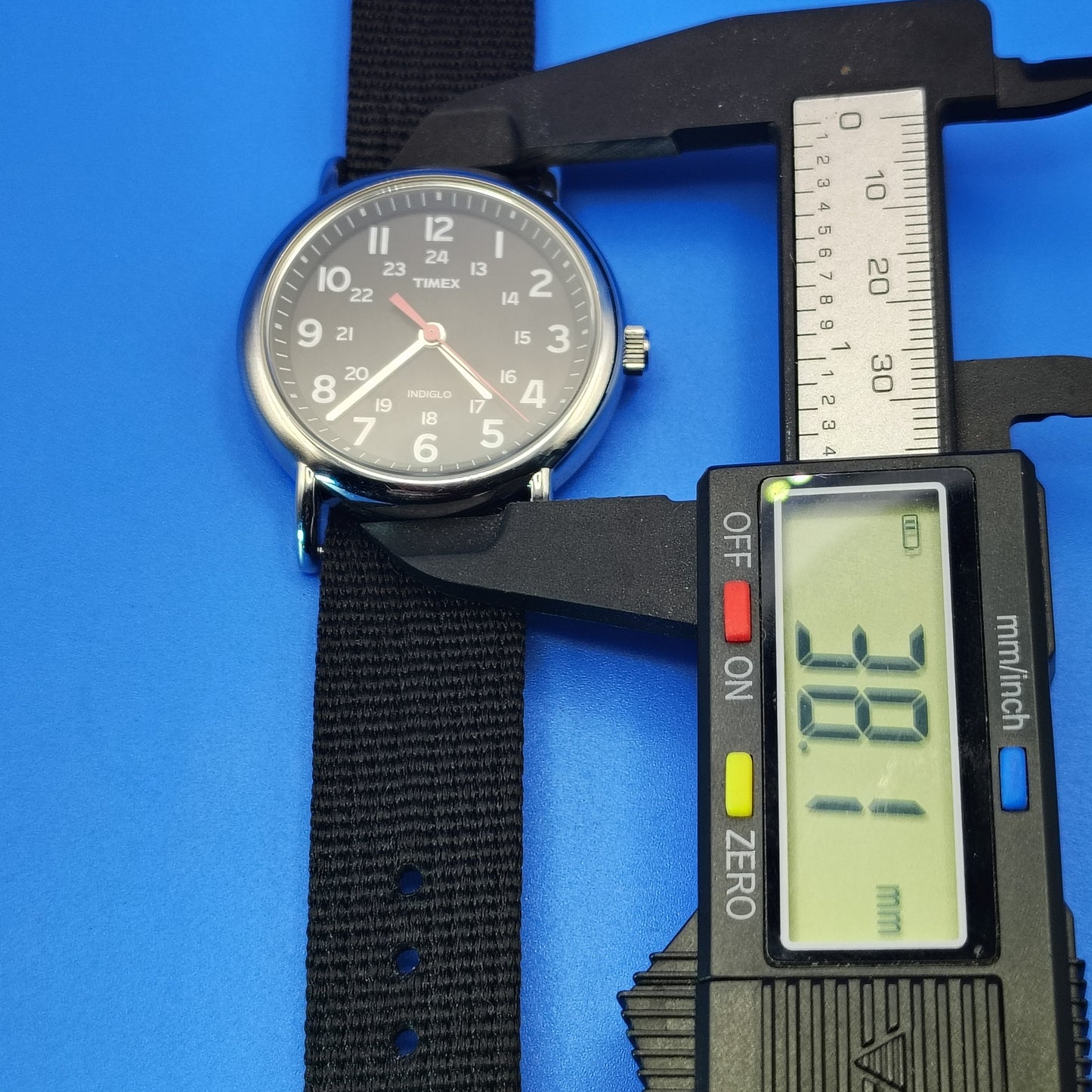 Vintage 1998 Timex Indiglo 38mm Mens Quartz Watch Black Dial Black Chpt Ring With Nato Strap