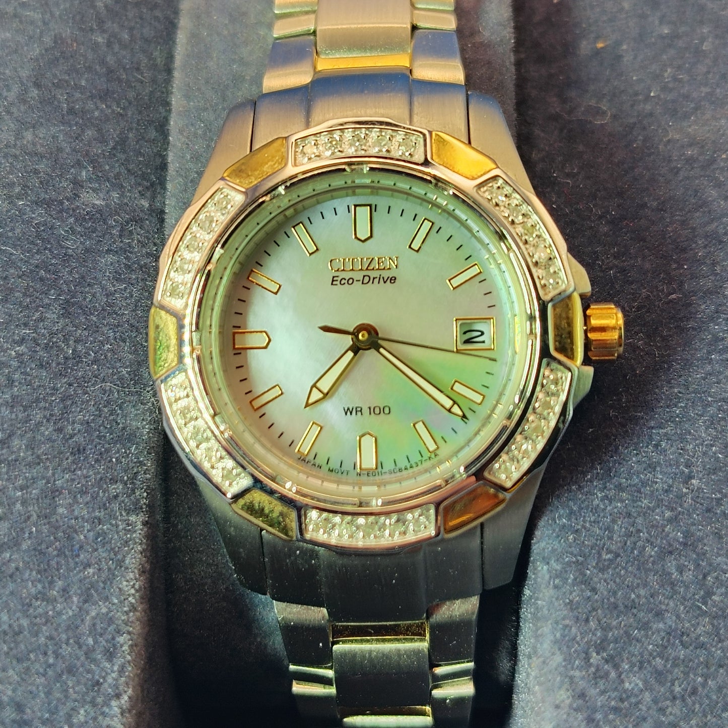 Vintage 2005 Citizen Eco Drive Solar Genuine Diamond Mother of Pearl Women's Quartz Watch