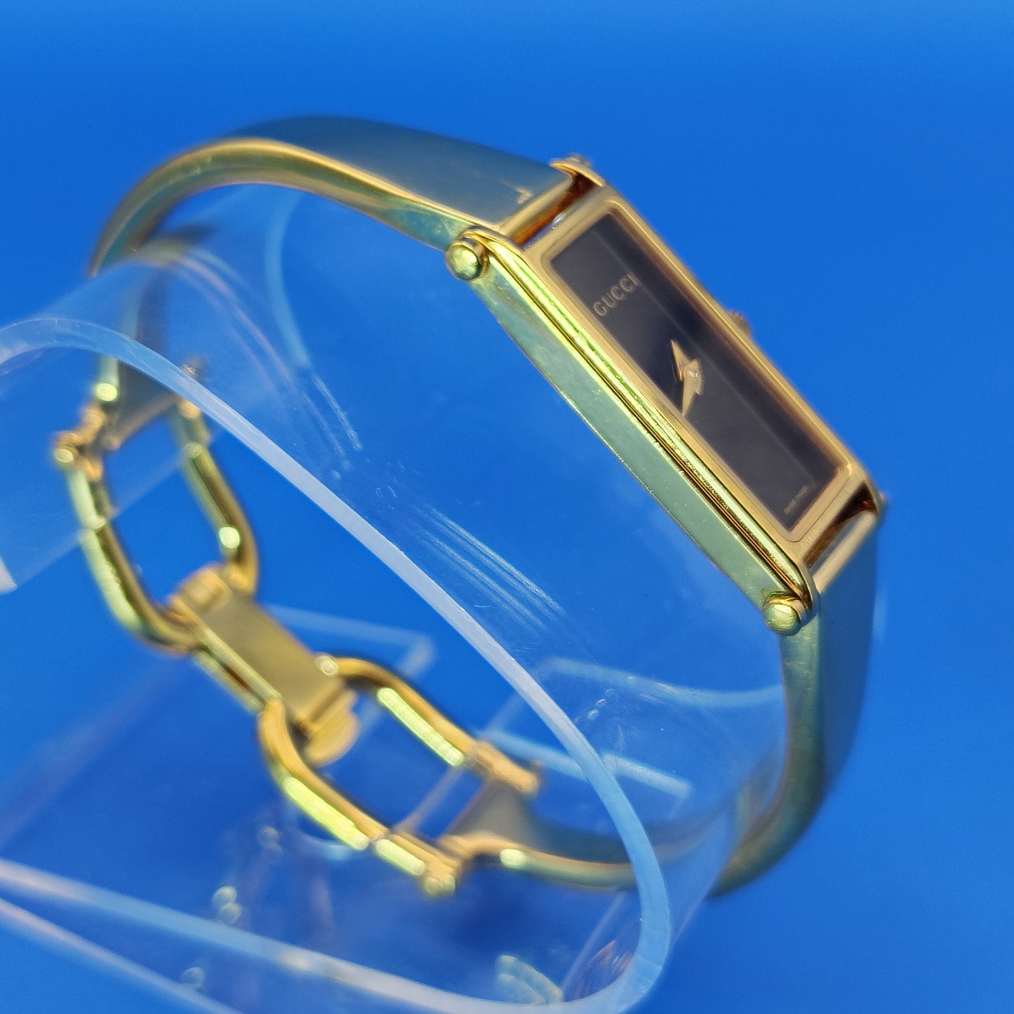 Authentic Gucci 1500L Vintage 1992 Swiss Made Tank Women's Quartz Bangle Luxury Watch