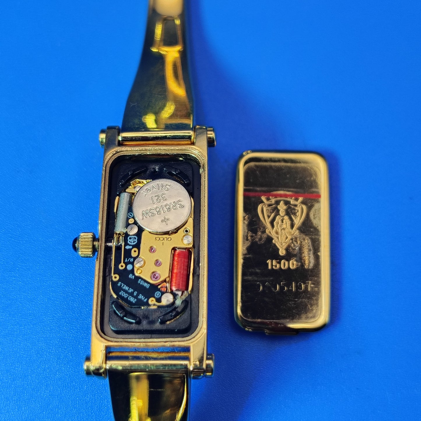 Authentic Gucci 1500L Vintage 1992 Swiss Made Tank Women's Quartz Bangle Luxury Watch