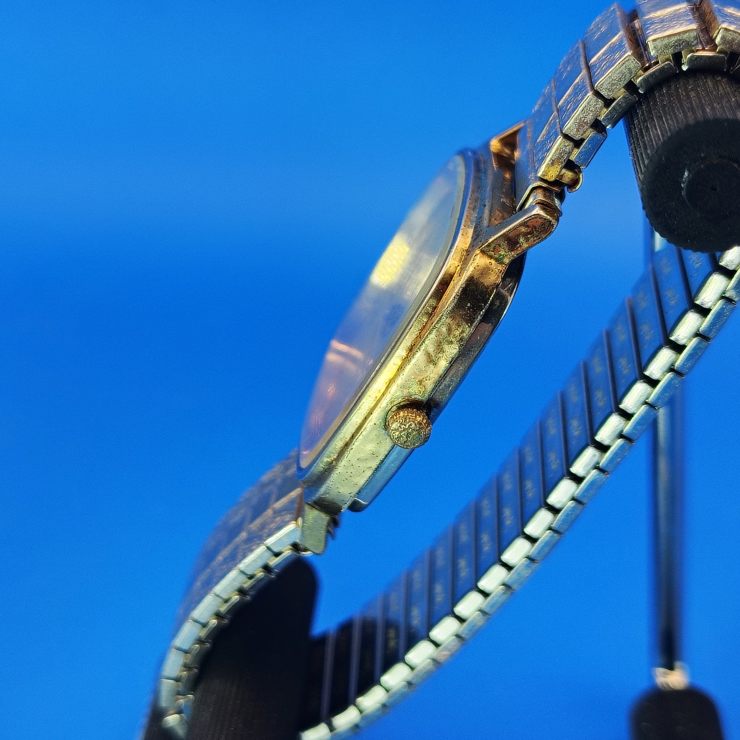 Vintage 1972 Timex Tank 30mm Mens Quartz Watch Gold Tone Stretch Bracelet Fits wrists up to size 9