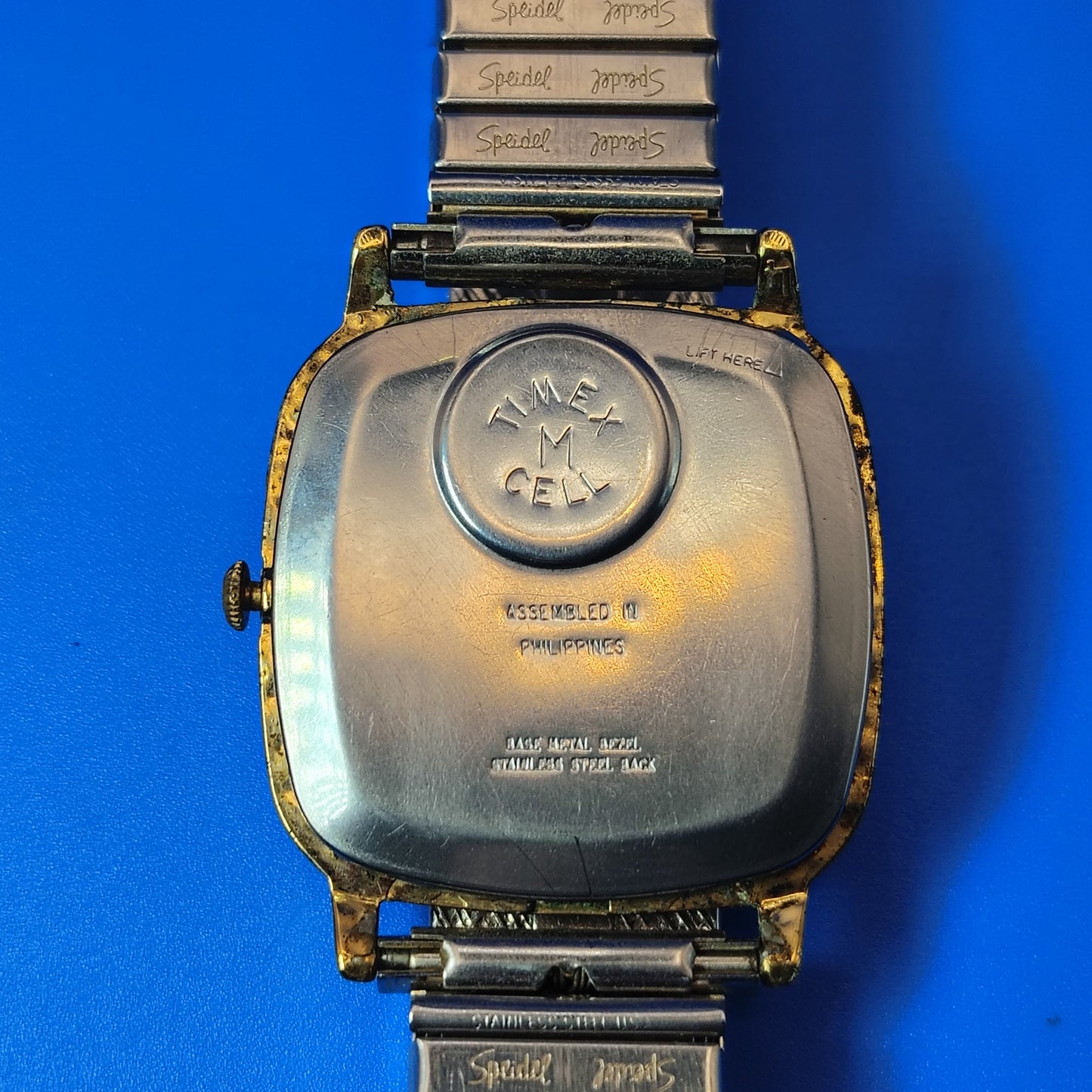 Vintage 1972 Timex Tank 30mm Mens Quartz Watch Gold Tone Stretch Bracelet Fits wrists up to size 9