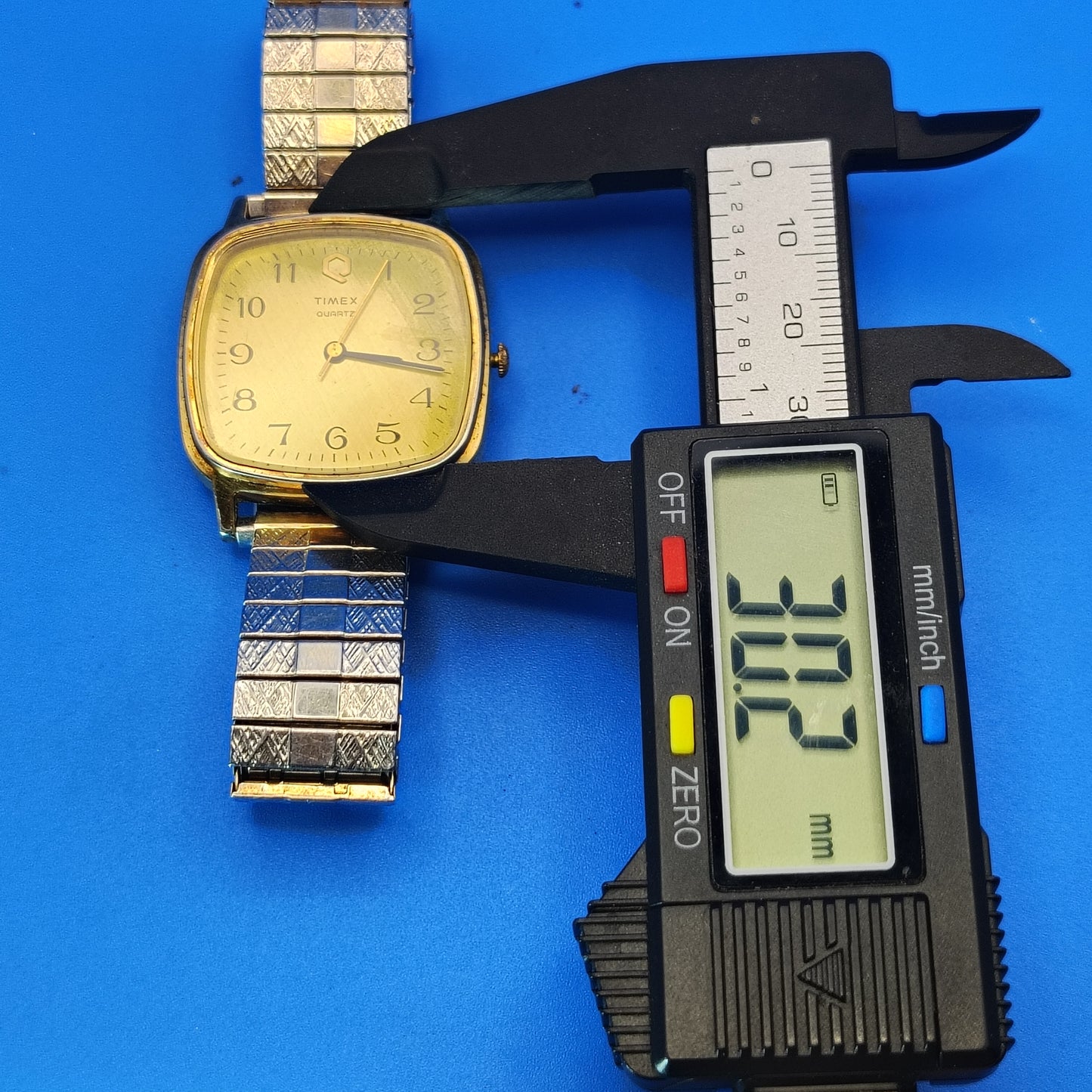 Vintage 1972 Timex Tank 30mm Mens Quartz Watch Gold Tone Stretch Bracelet Fits wrists up to size 9