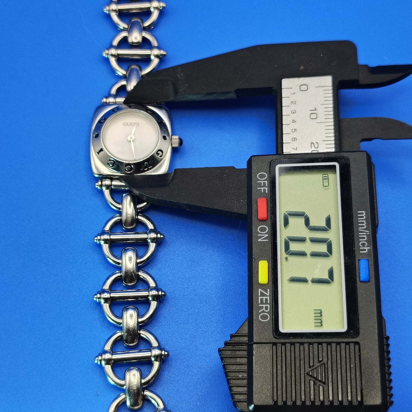 Vintage 1992 Authentic Gucci 6400L Genuine Swiss Made Horsebit Link 20mm Women's Luxury Quartz Watch