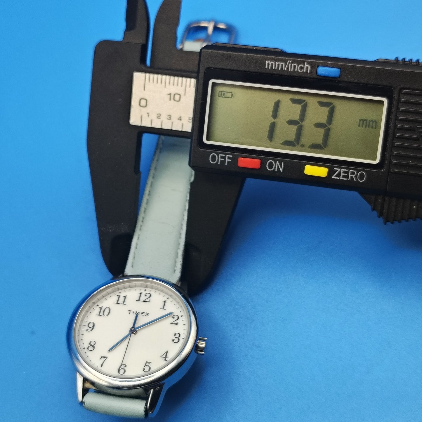 Vintage 1995 Timex Indiglo Easy Reader 30mm Women's Quartz Watch Genuine Leather Strap