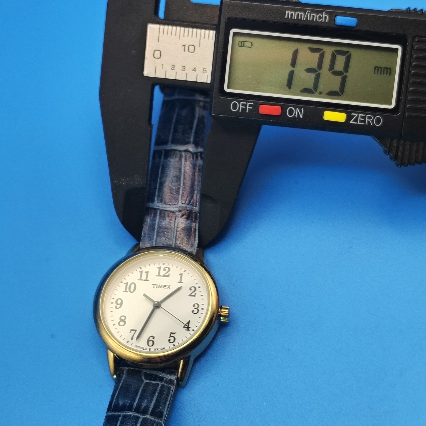 Vintage 1990's Timex Indiglo 30mm Women's Quartz Watch Genuine Leather Strap