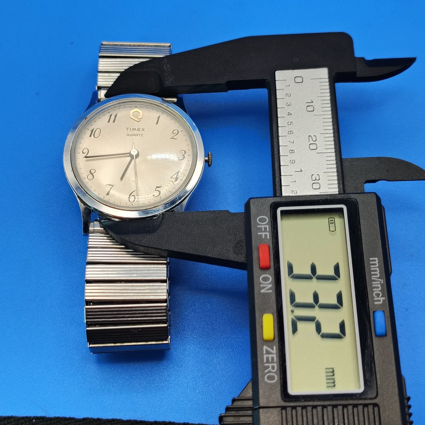 Vintage 1976 Timex MCell 33mm Mens Quartz Dress Watch Stretch Bracelet Fits 6-9