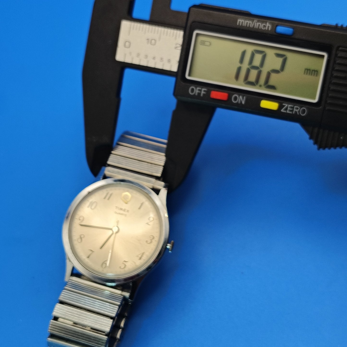 Vintage 1976 Timex MCell 33mm Mens Quartz Dress Watch Stretch Bracelet Fits 6-9