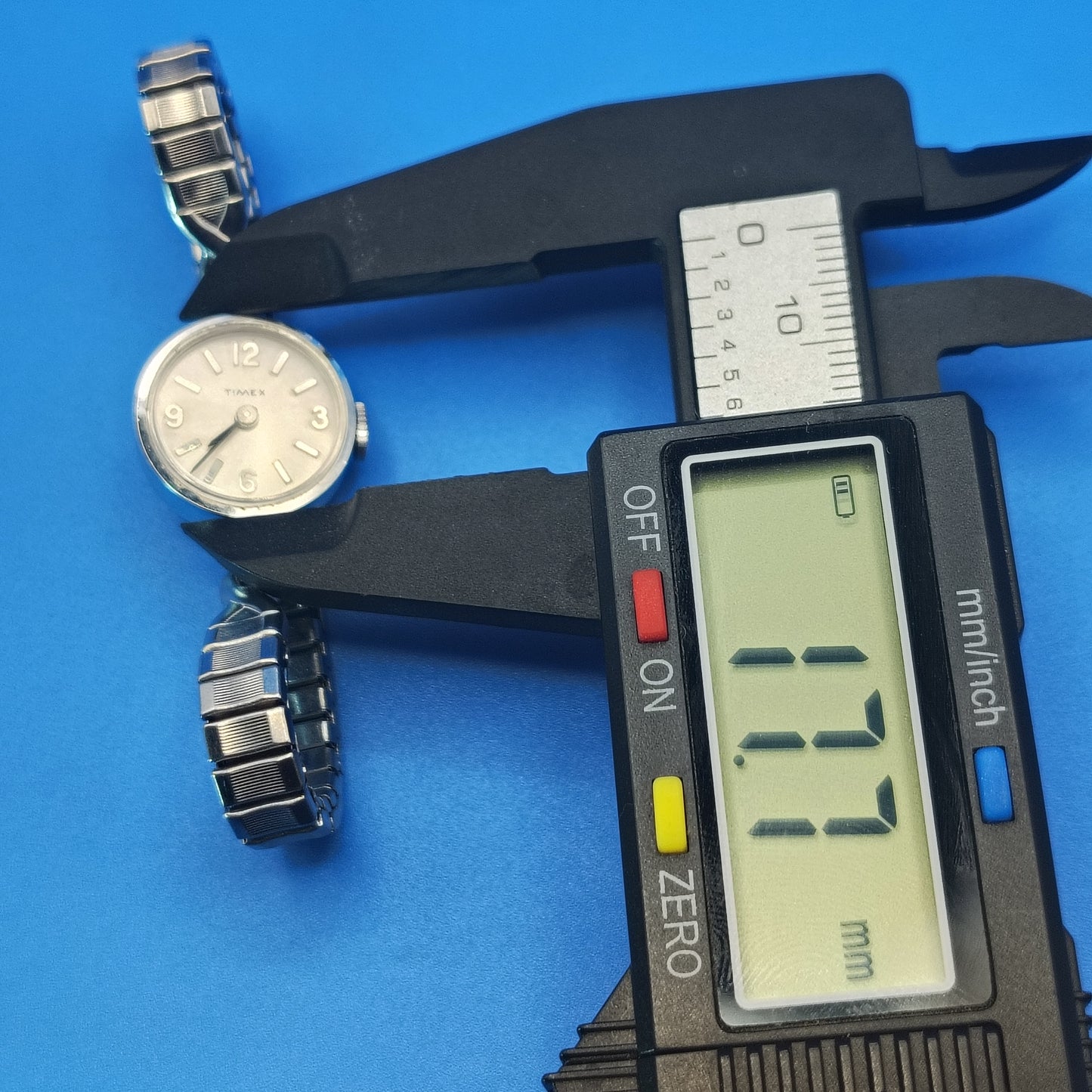 Vintage Timex Mechanical Wind 18mm Women's Quartz Watch Stretch Bracelet