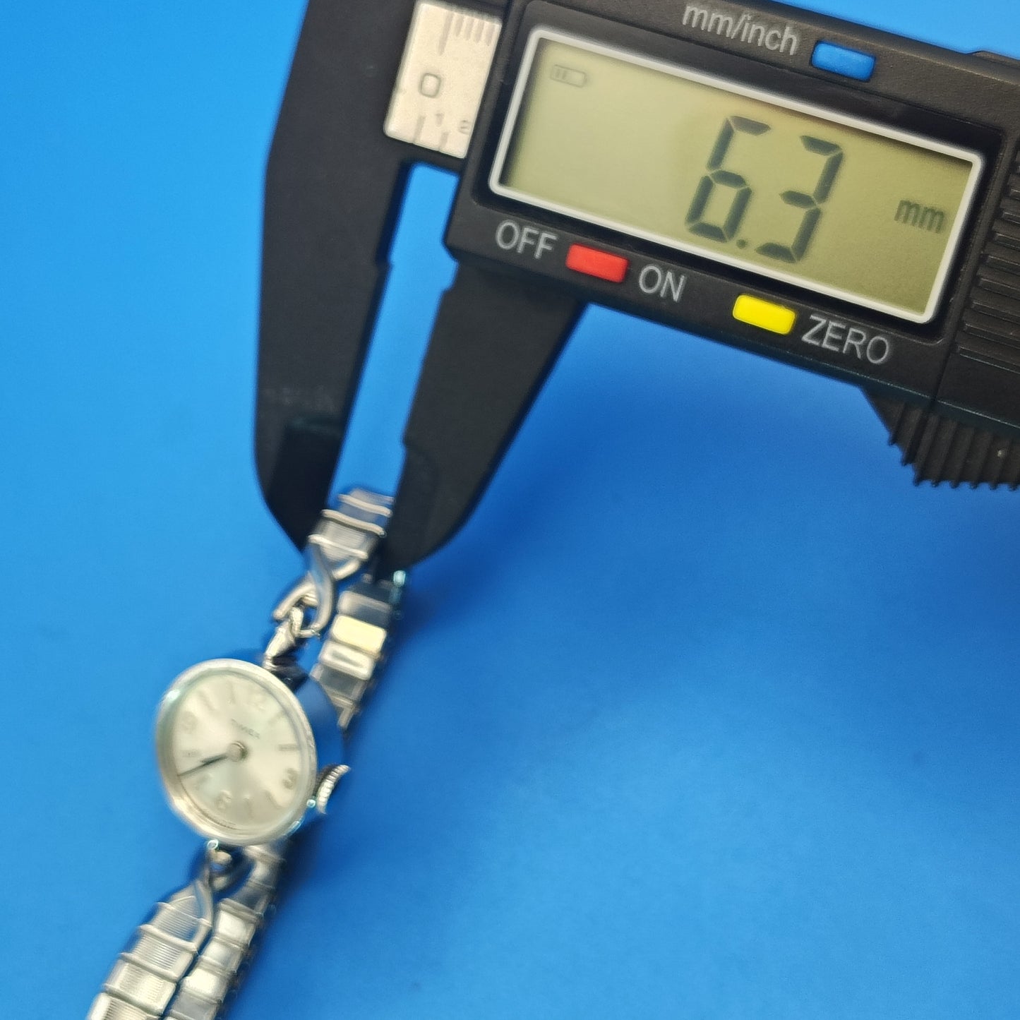 Vintage Timex Mechanical Wind 18mm Women's Quartz Watch Stretch Bracelet