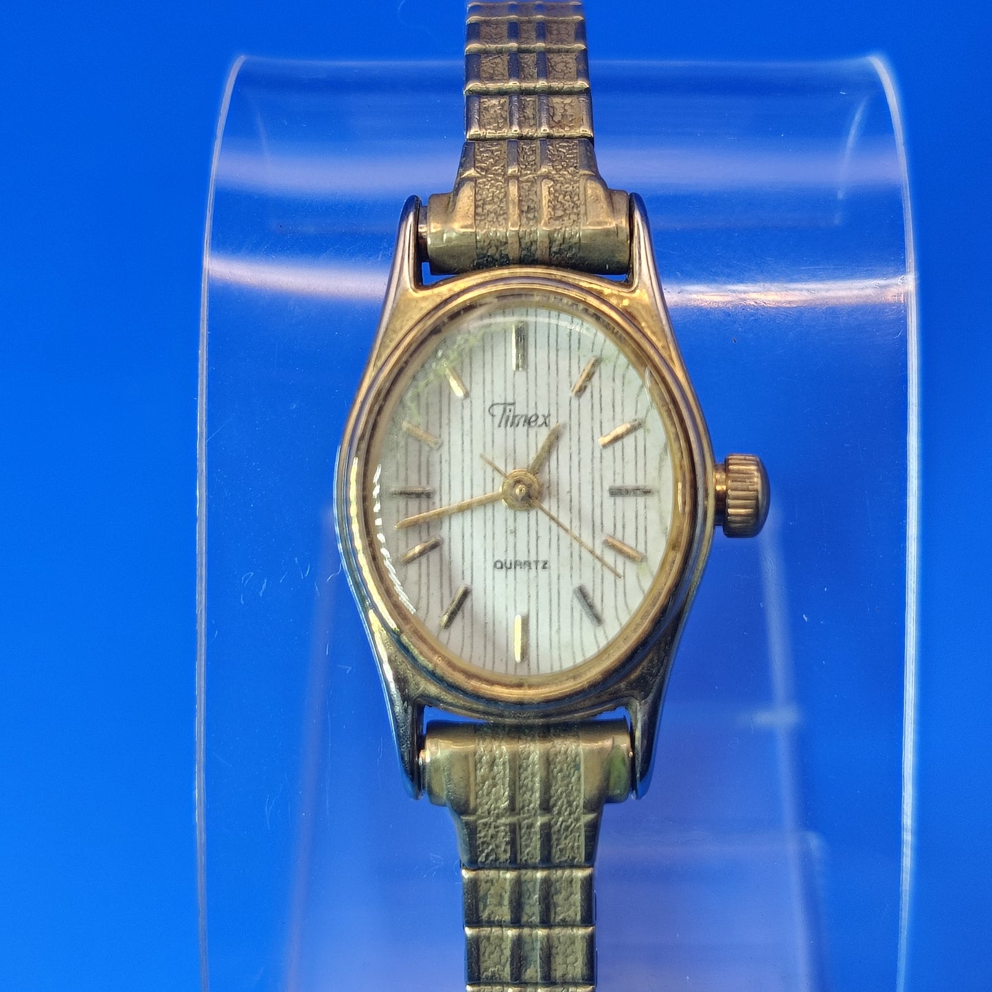 Vintage 1979 Timex Oval 19mm Womens Quartz Watch Pinstripe Dial Stretch Bracelet