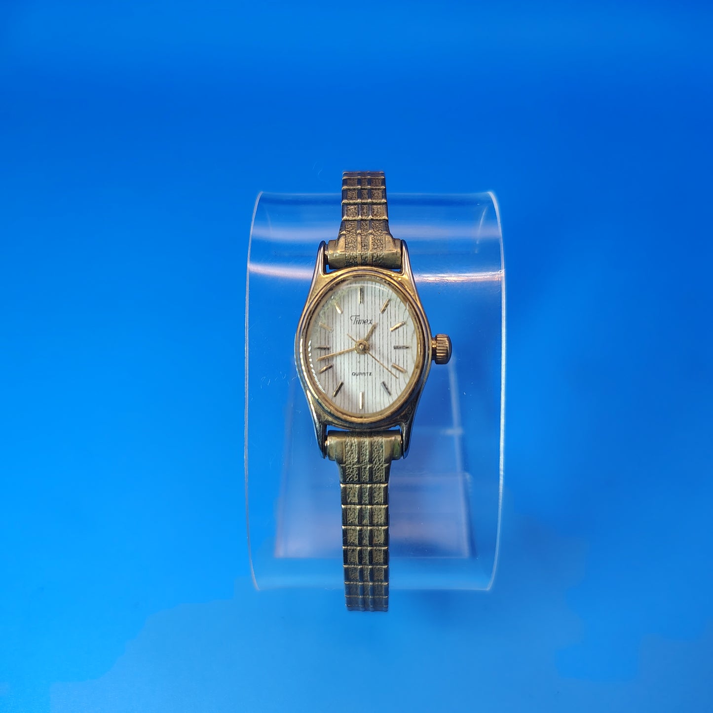 Vintage 1979 Timex Oval 19mm Womens Quartz Watch Pinstripe Dial Stretch Bracelet