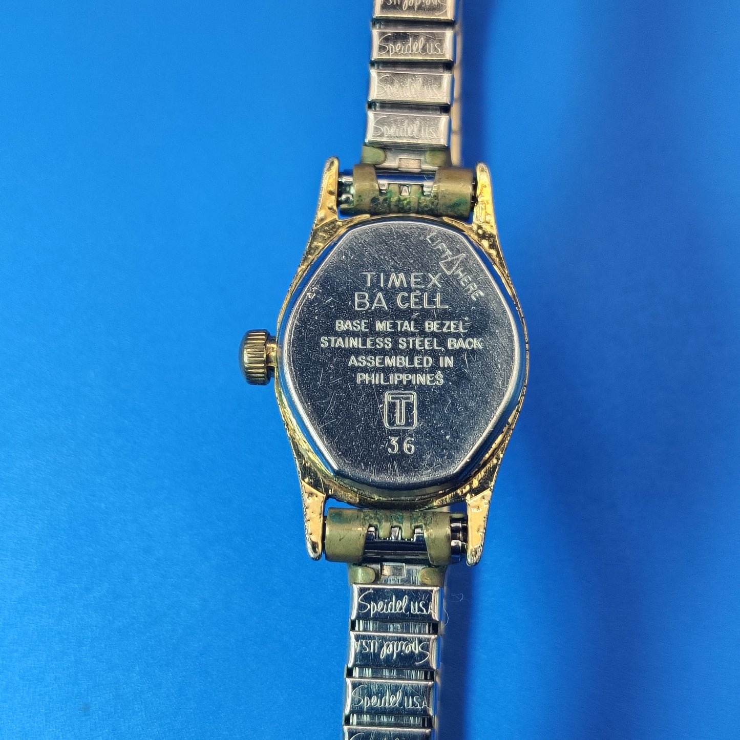 Vintage 1979 Timex Oval 19mm Womens Quartz Watch Pinstripe Dial Stretch Bracelet