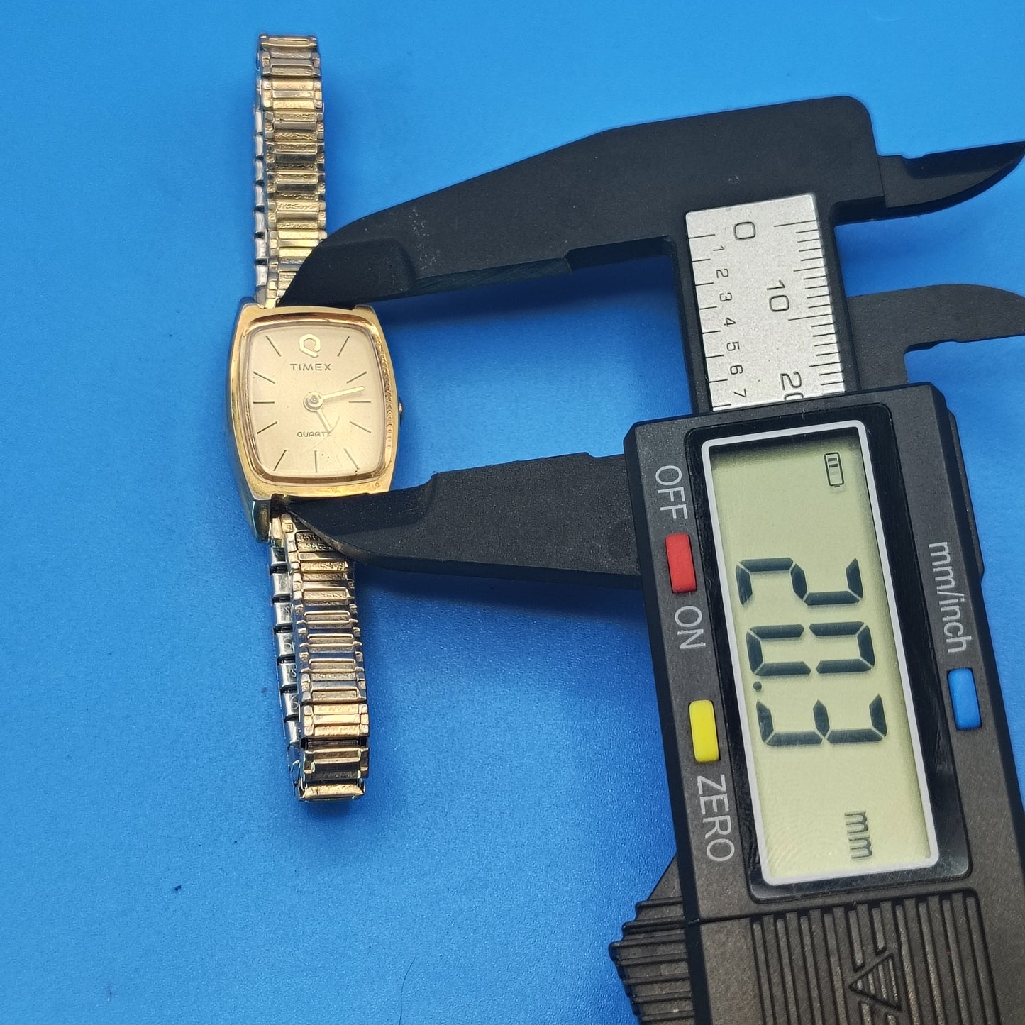 Vintage 1974 Timex Electronic Set 20mm Women's Quartz Watch Stretch Bracelet