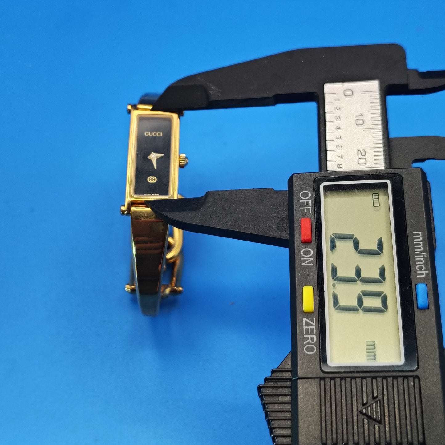 Vintage 1989 Gucci 1500L Authentic Swiss Made 24mm Women's Quartz Luxury Watch Bangle NOS New Never Worn